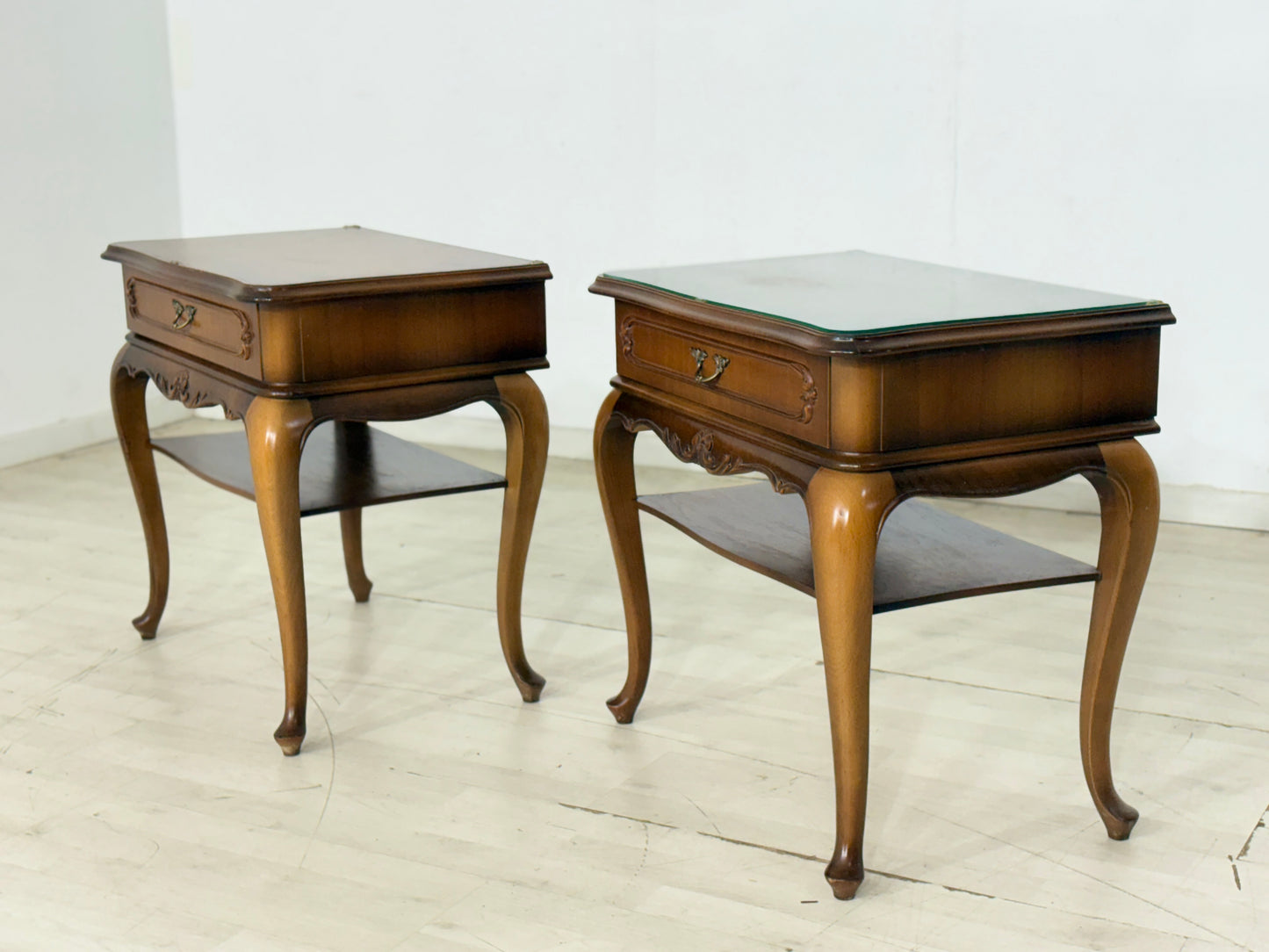 Chippendale Nachttisch / Vintage Beistelltisch / Mid Century Nachtschrank / 60er Jahre