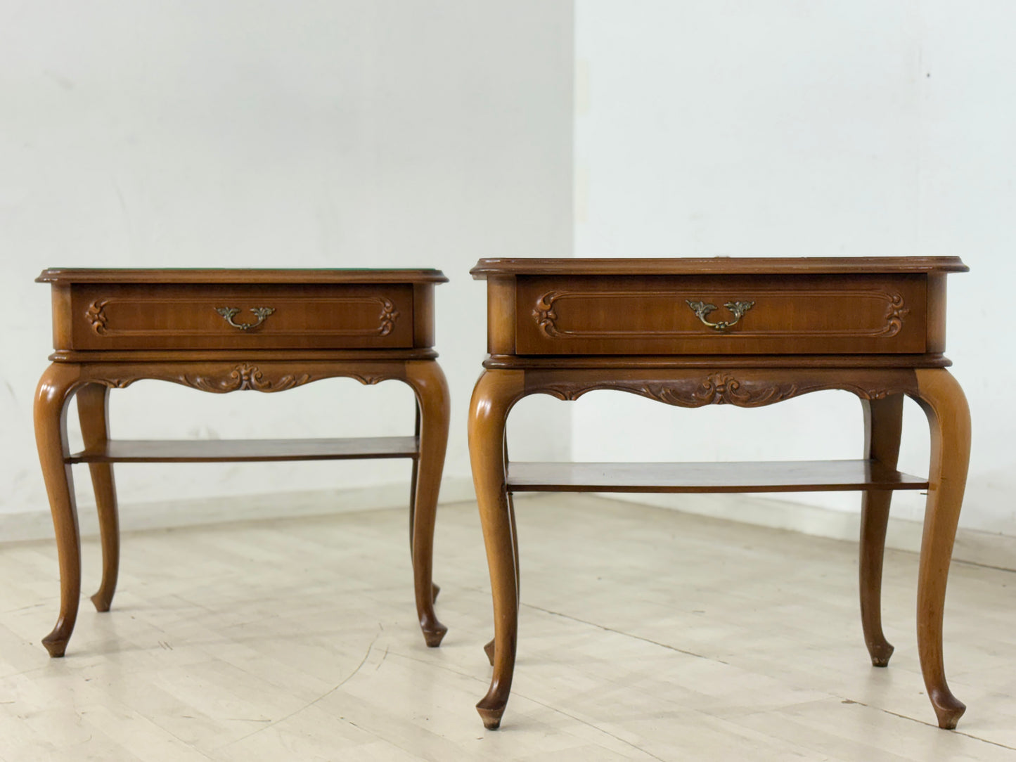 Chippendale Nachttisch / Vintage Beistelltisch / Mid Century Nachtschrank / 60er Jahre