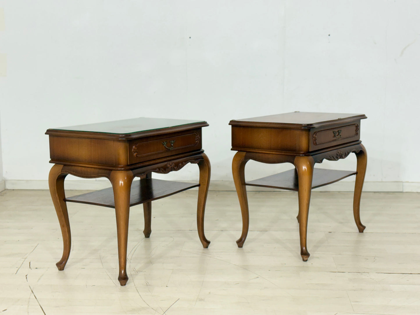 Chippendale Nachttisch / Vintage Beistelltisch / Mid Century Nachtschrank / 60er Jahre