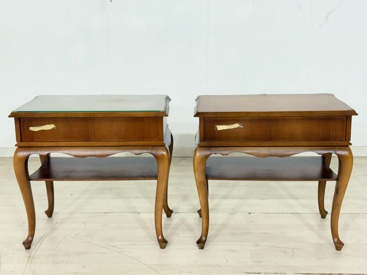 Chippendale Nachttisch / Vintage Beistelltisch / Mid Century Nachtschrank / 60er Jahre