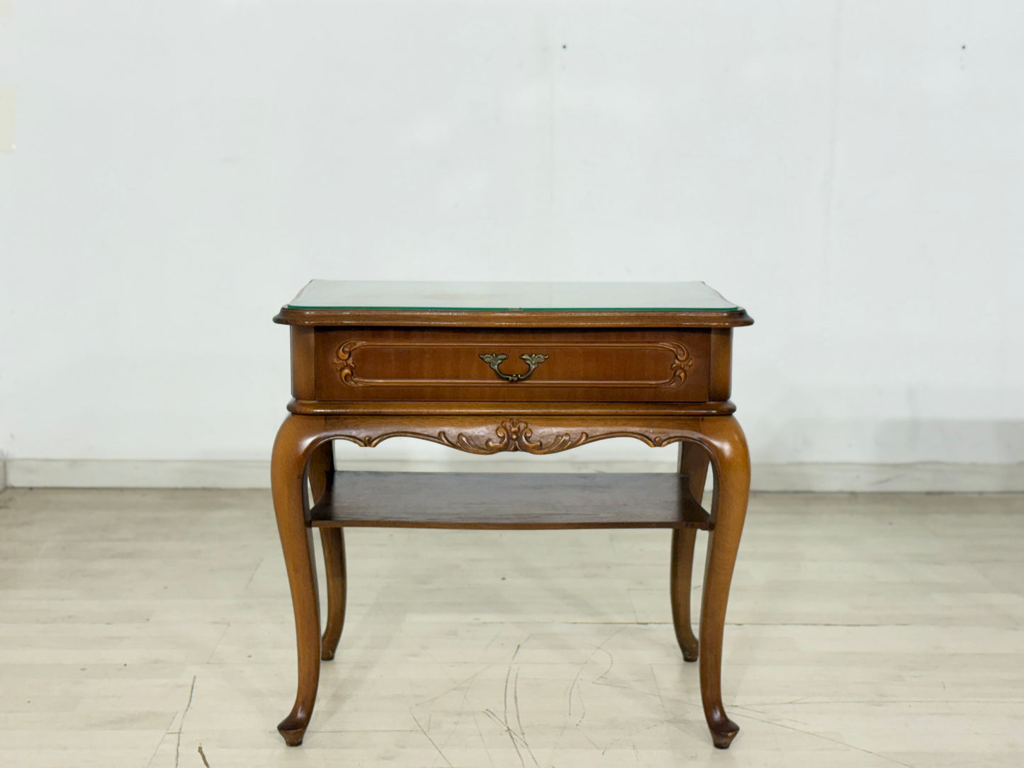 Chippendale Nachttisch / Vintage Beistelltisch / Mid Century Nachtschrank / 60er Jahre