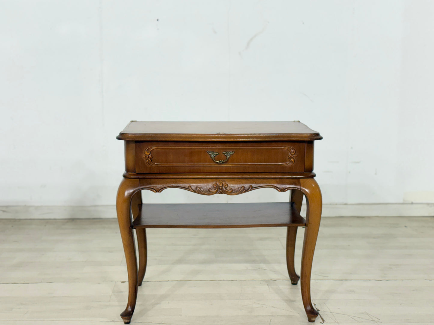 Chippendale Nachttisch / Vintage Beistelltisch / Mid Century Nachtschrank / 60er Jahre