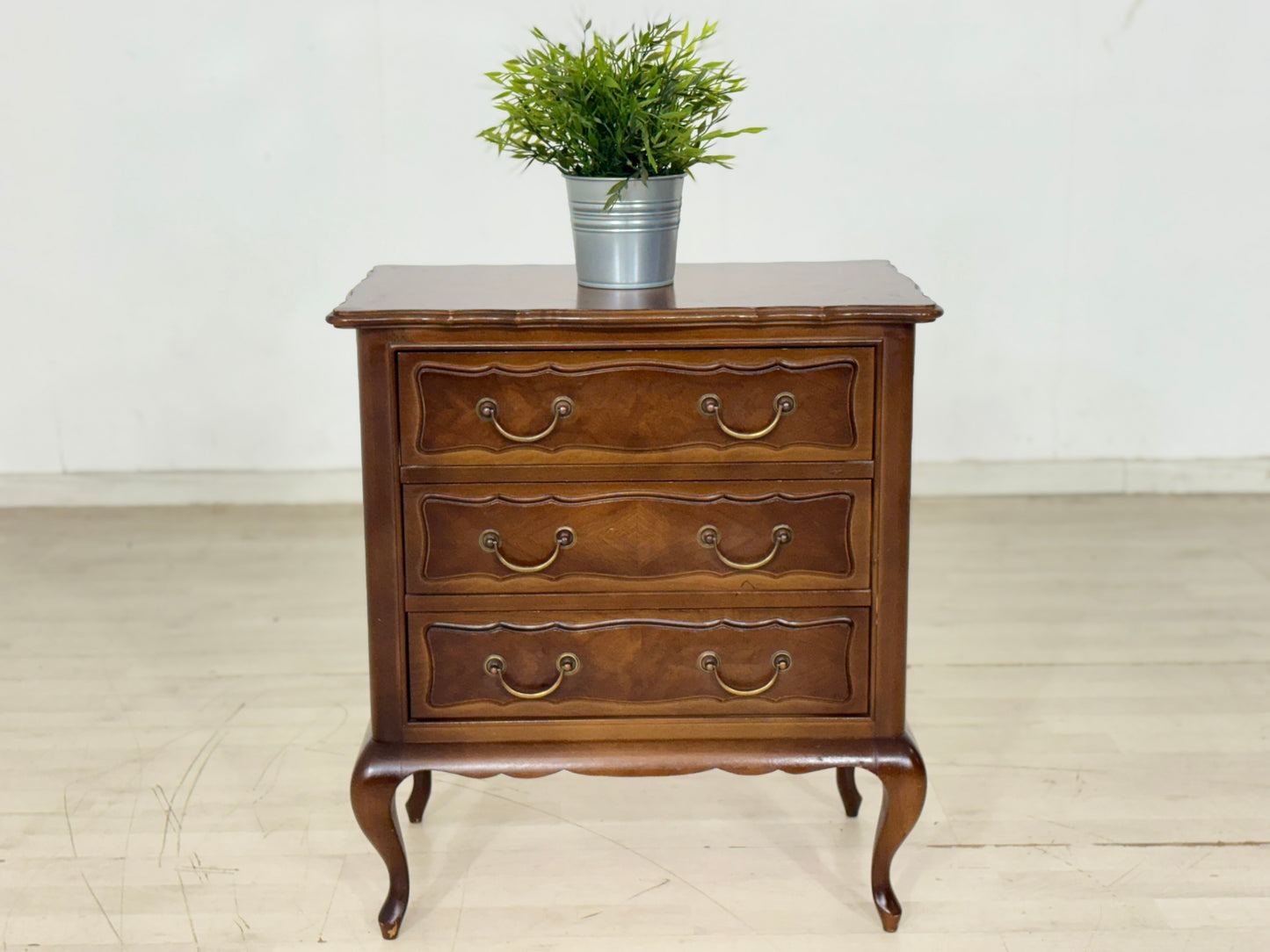 Mid-Century Chippendale Nachttisch / Kleine Kommode / Vintage Kommode / 60er Jahre