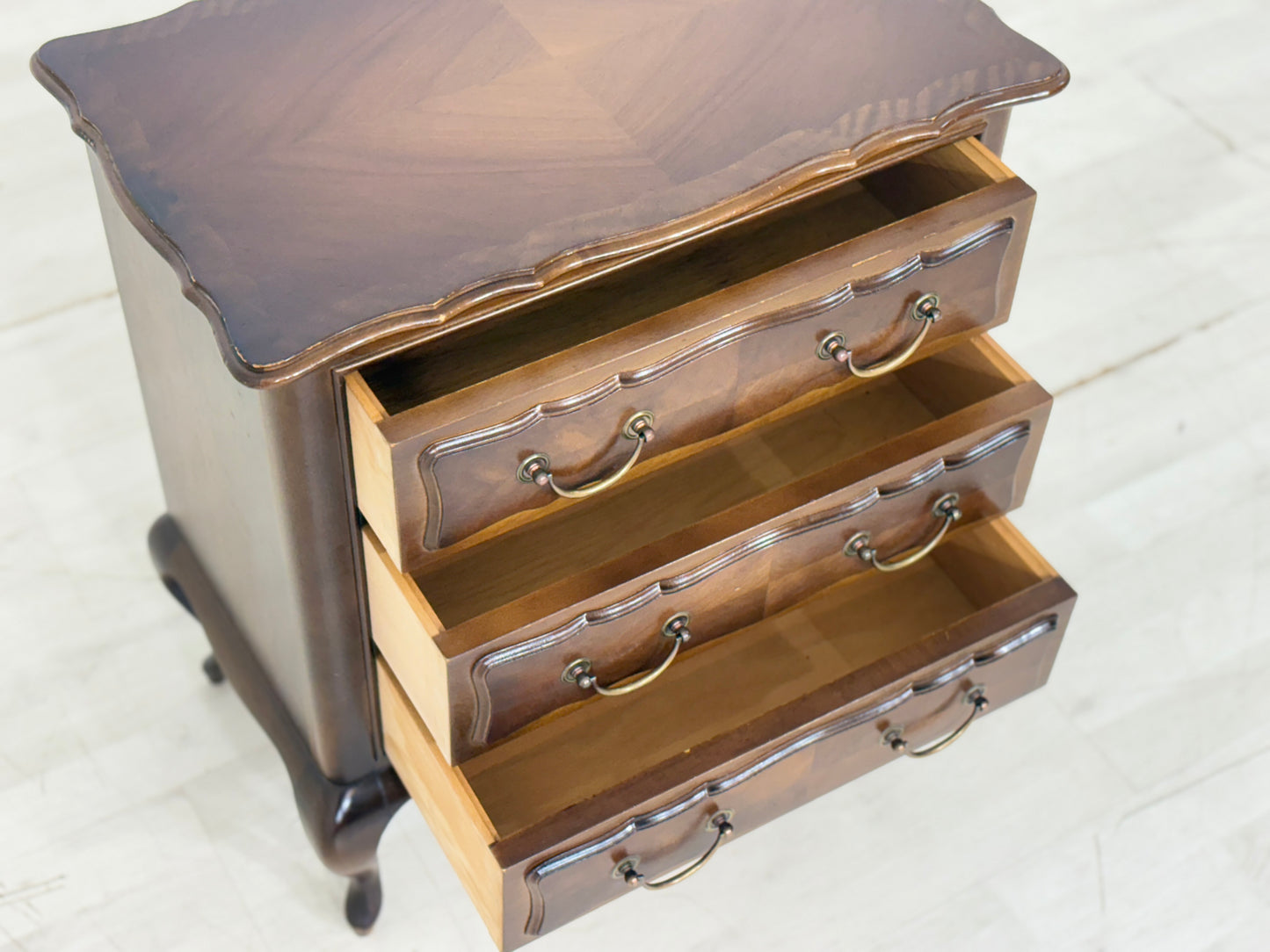Mid-Century Chippendale Nachttisch / Kleine Kommode / Vintage Kommode / 60er Jahre