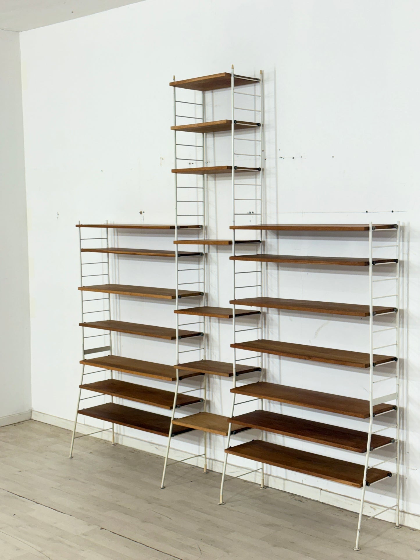Großes modulares Vintage-Designklassiker Regalsystem „Sybille“ / Wandregal / Stringregal