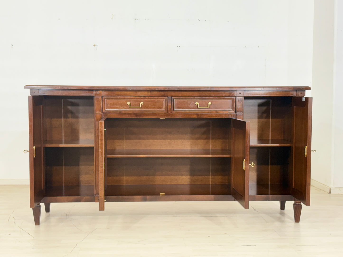 Sehr schöne Selva Anrichte Sideboard Schrank Wohnzimmerschrank