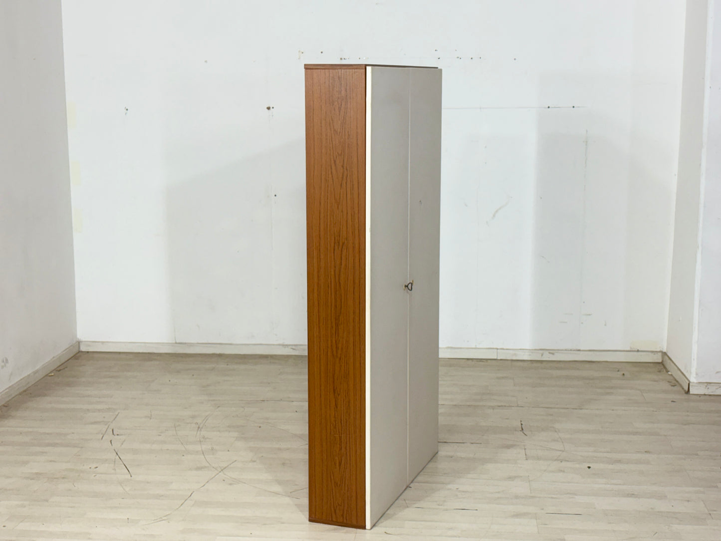 Großer Vintage Schuhschrank / Mid-Century Design / Schuhregal