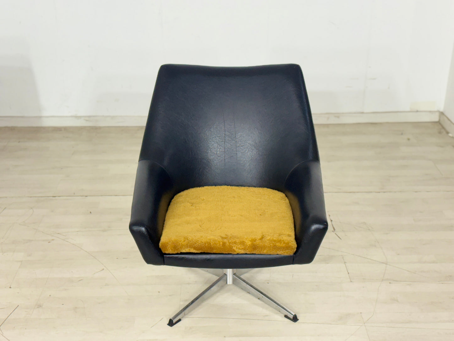 Mid-Century Drehsessel / Vintage Designklassiker 60er Jahre / Armlehnsessel