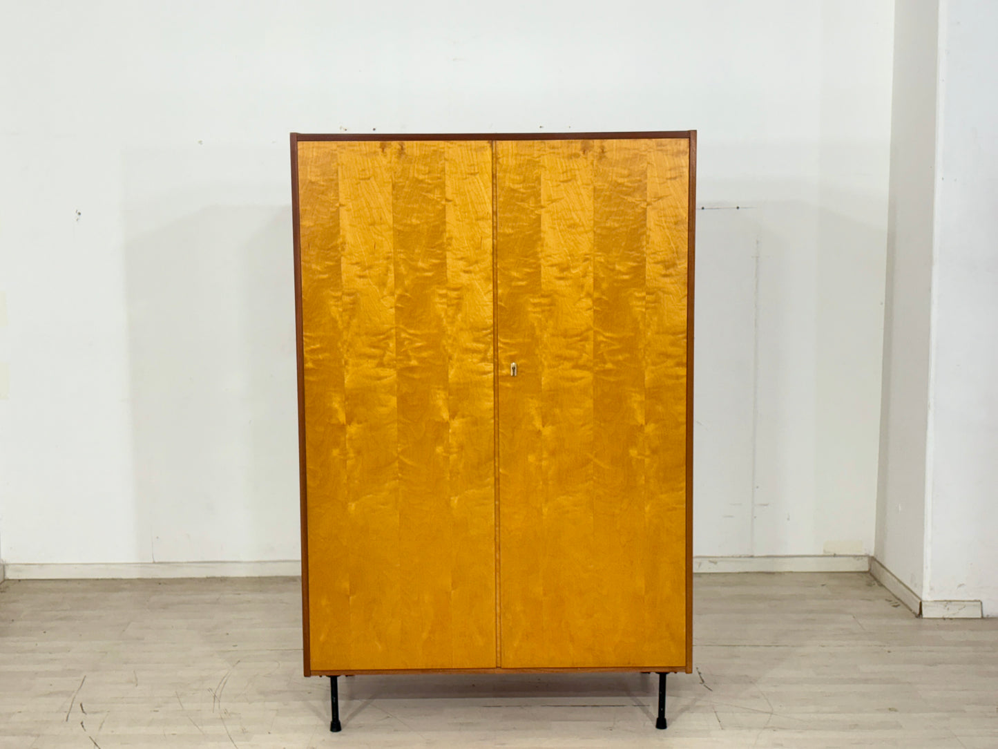 Kleiderschrank / Vintage Kleiderschrank – 60er Jahre