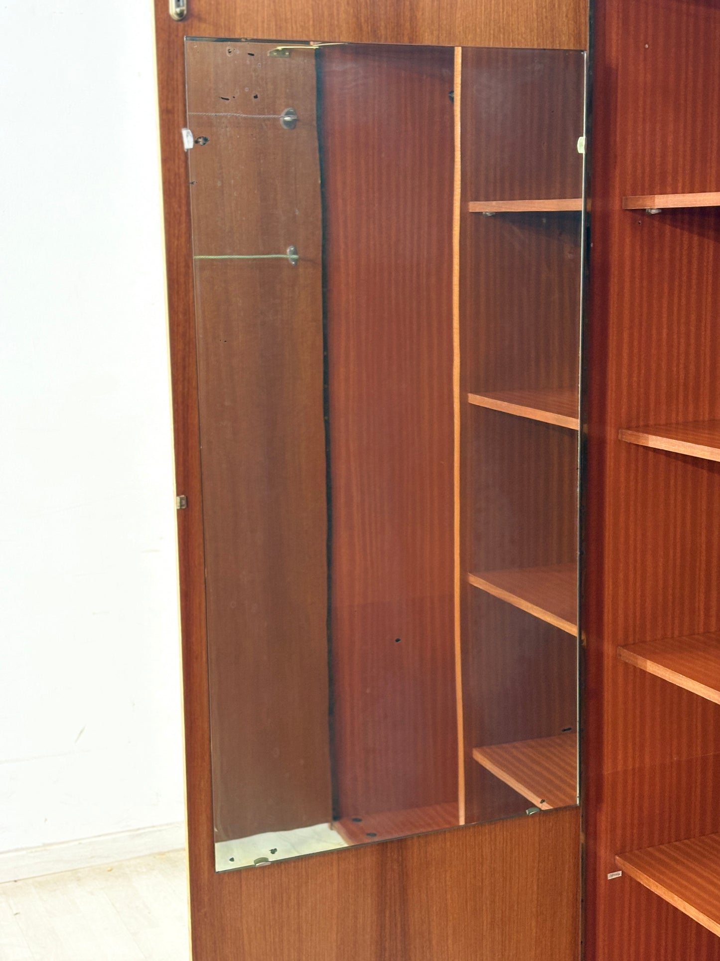 Kleiderschrank / Vintage Kleiderschrank – 60er Jahre