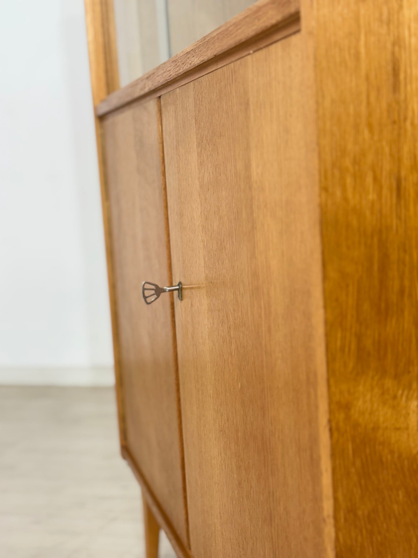 Mid-Century Vitrine / Bücherschrank / Wohnzimmerschrank – 60er Jahre