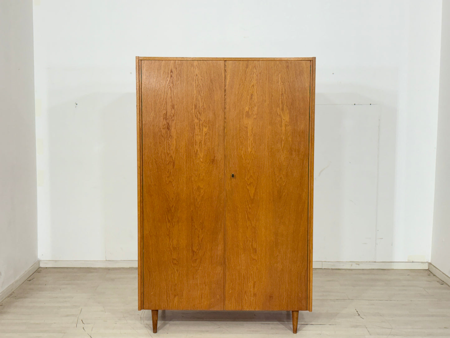 Schöner Mid-Century Kleiderschrank / Vintage Kleiderschrank – 60er Jahre