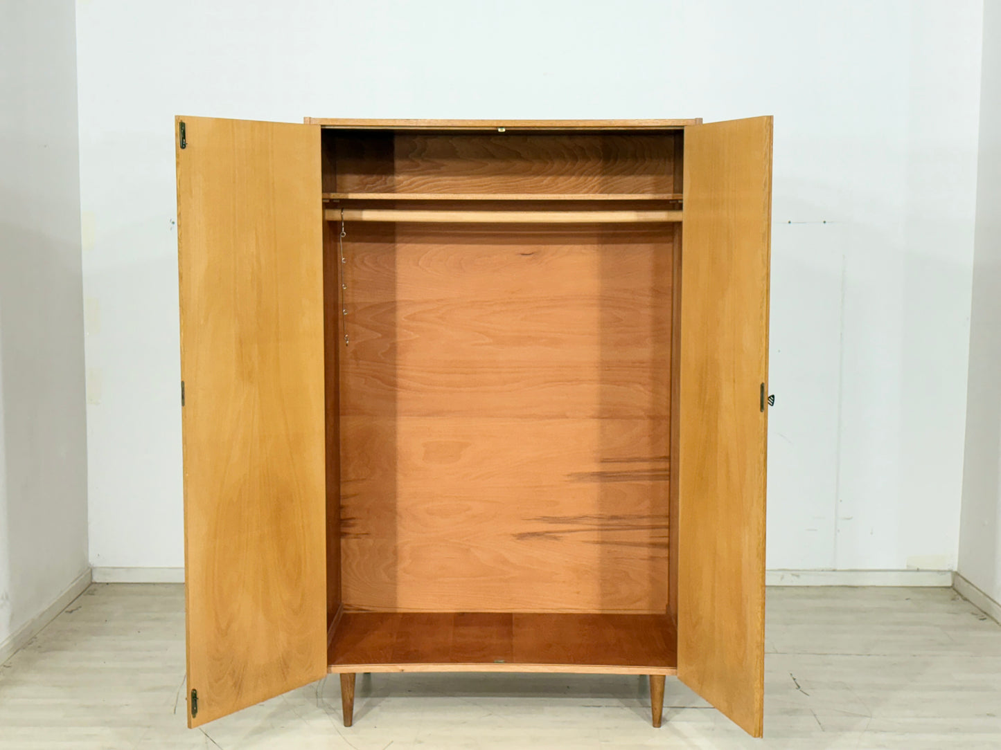 Schöner Mid-Century Kleiderschrank / Vintage Kleiderschrank – 60er Jahre