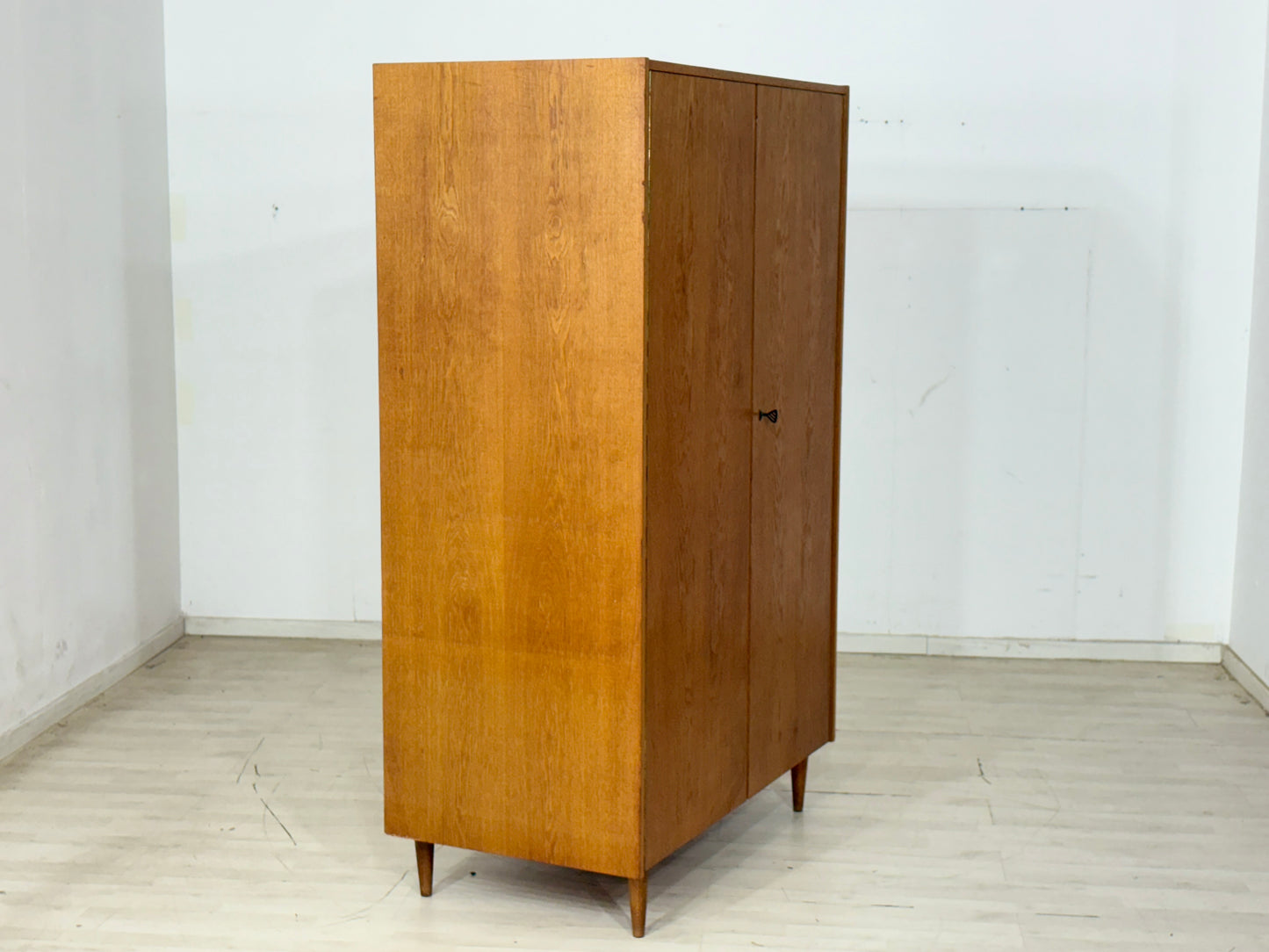 Schöner Mid-Century Kleiderschrank / Vintage Kleiderschrank – 60er Jahre