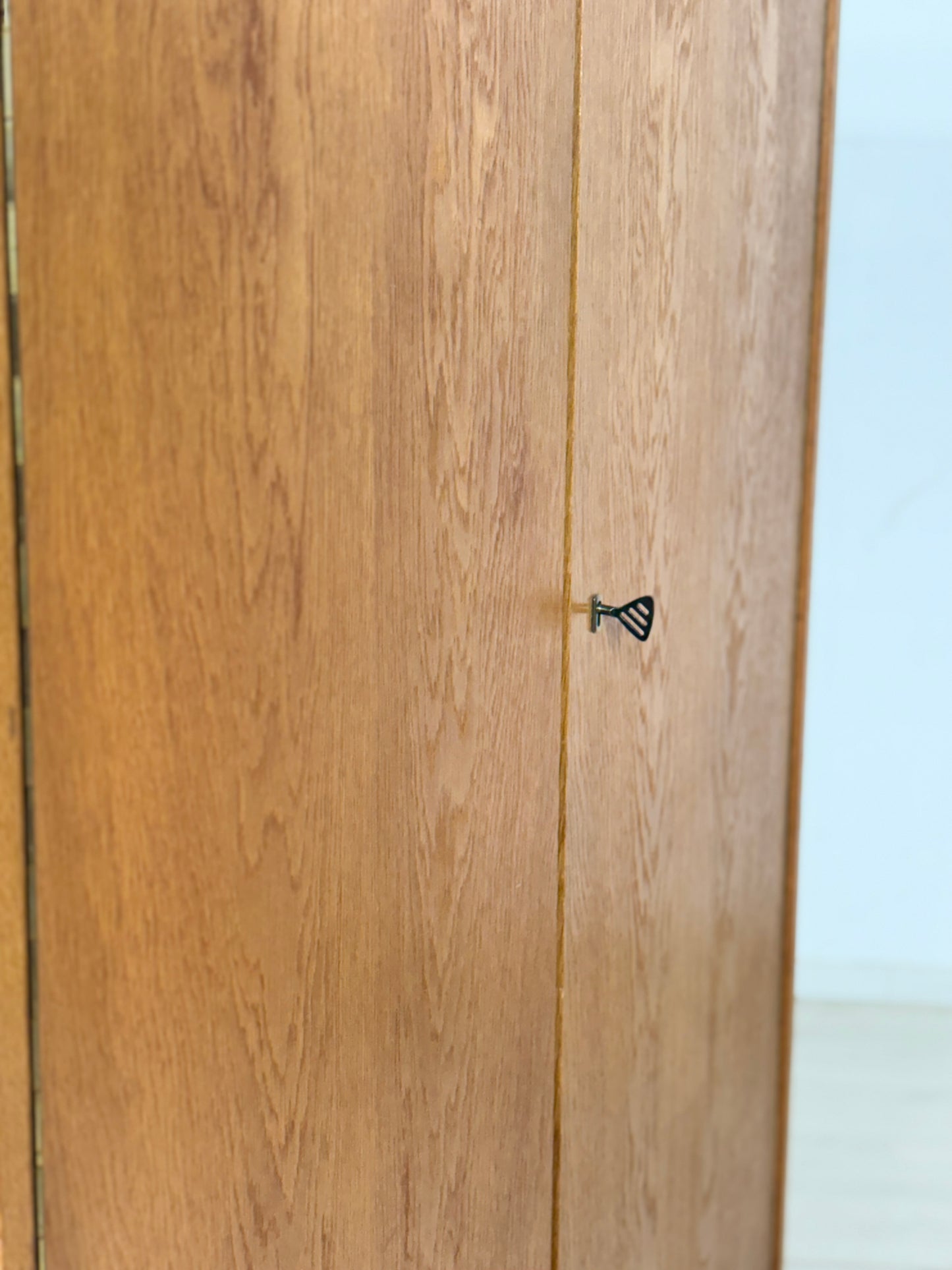 Schöner Mid-Century Kleiderschrank / Vintage Kleiderschrank – 60er Jahre
