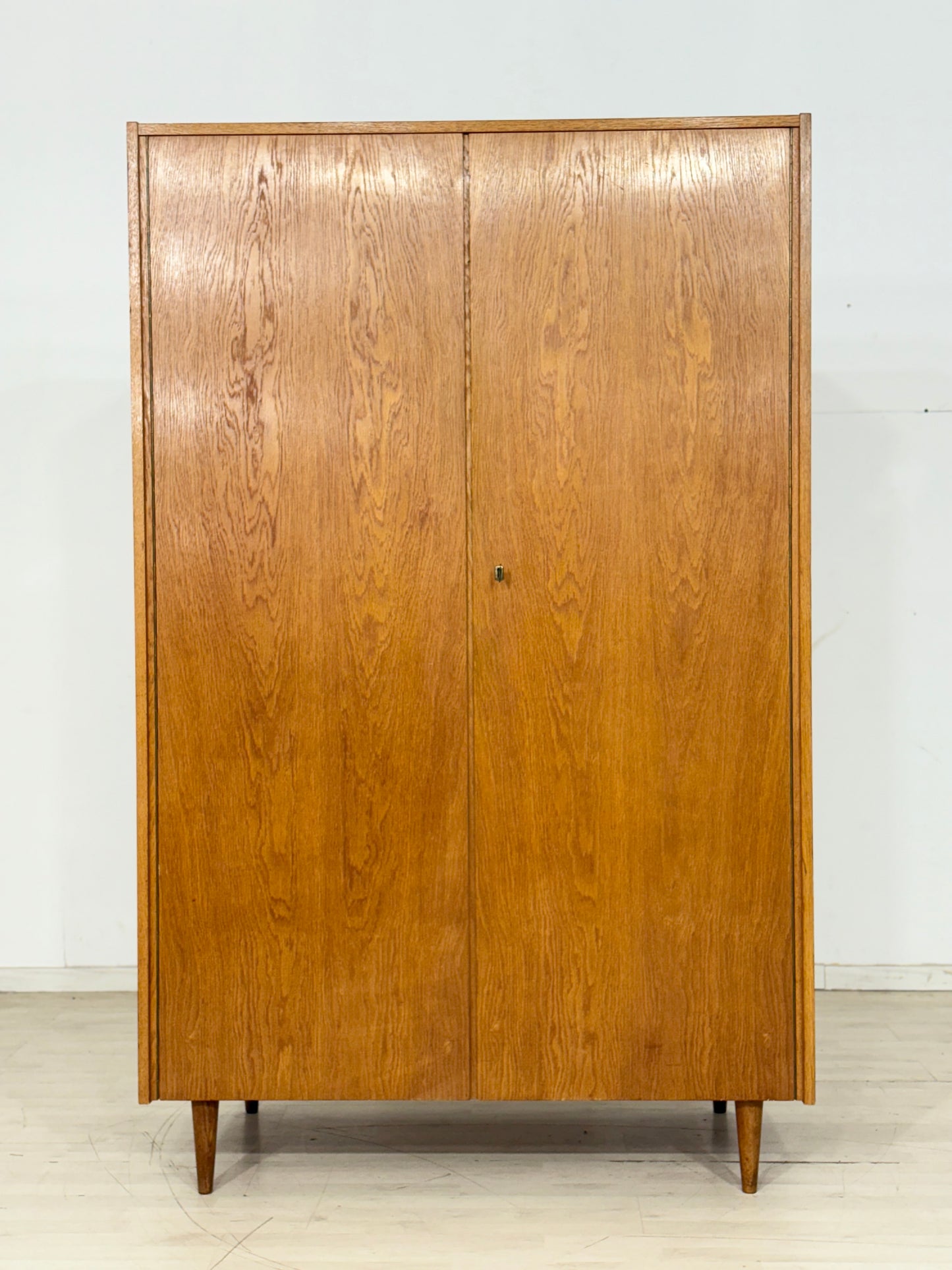 Schöner Mid-Century Kleiderschrank / Vintage Kleiderschrank – 60er Jahre