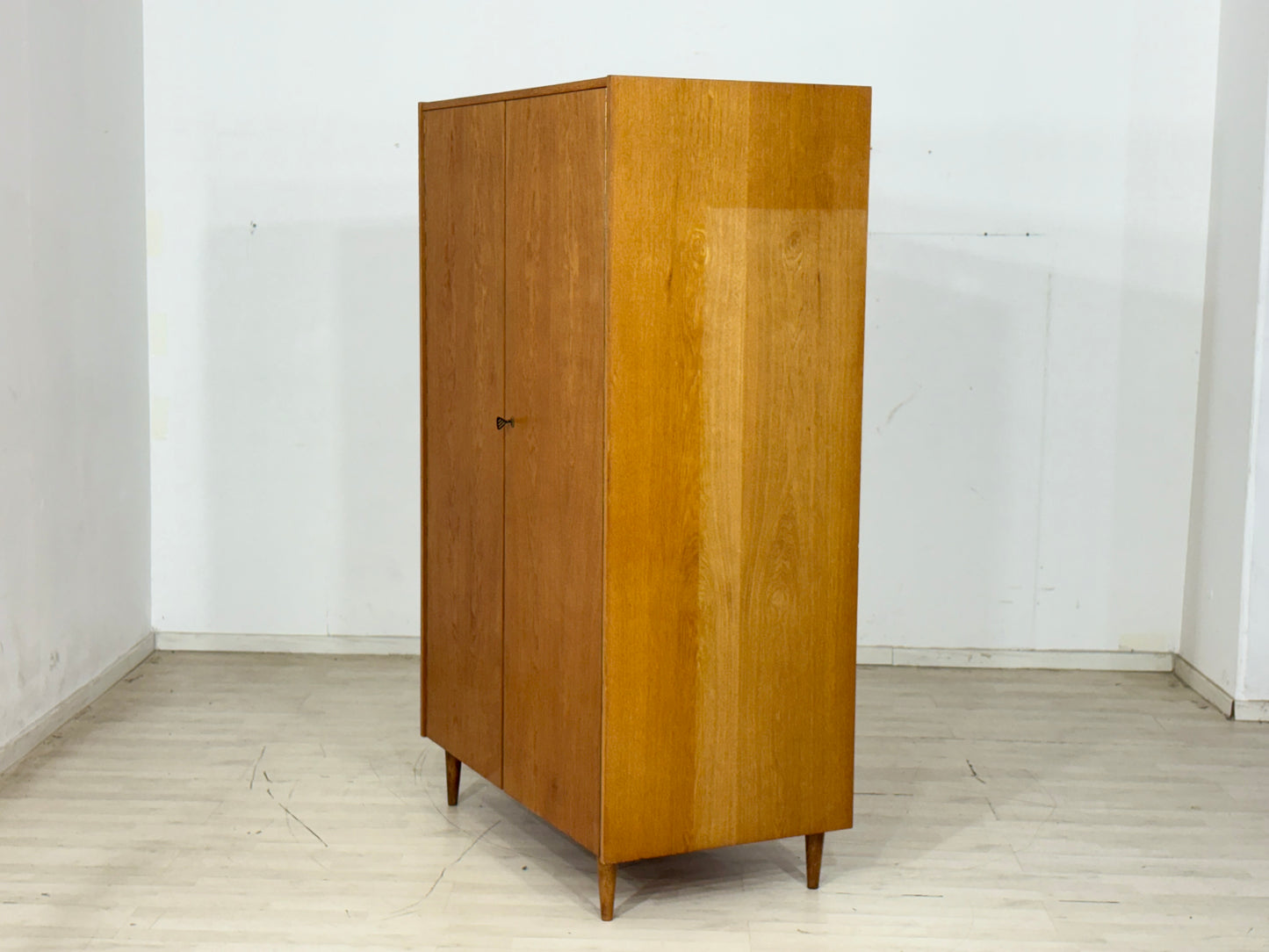 Schöner Mid-Century Kleiderschrank / Vintage Kleiderschrank – 60er Jahre