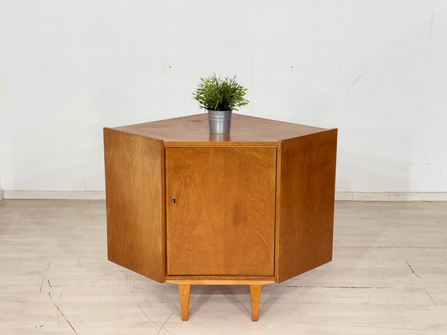 Mid-Century Eckschrank / Vintage Wohnzimmerschrank – 60er Jahre