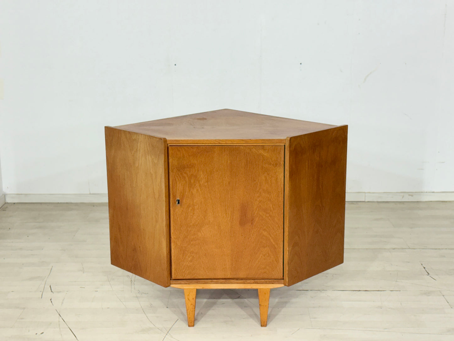 Mid-Century Eckschrank / Vintage Wohnzimmerschrank – 60er Jahre