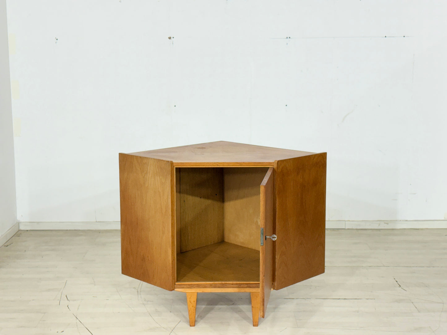 Mid-Century Eckschrank / Vintage Wohnzimmerschrank – 60er Jahre