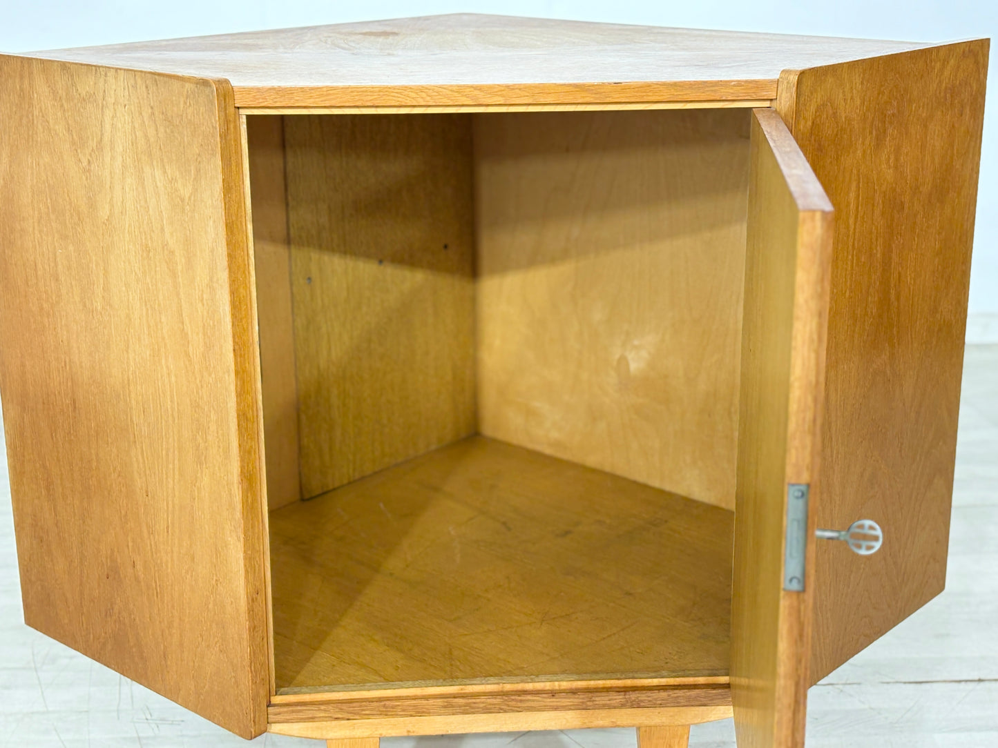 Mid-Century Eckschrank / Vintage Wohnzimmerschrank – 60er Jahre