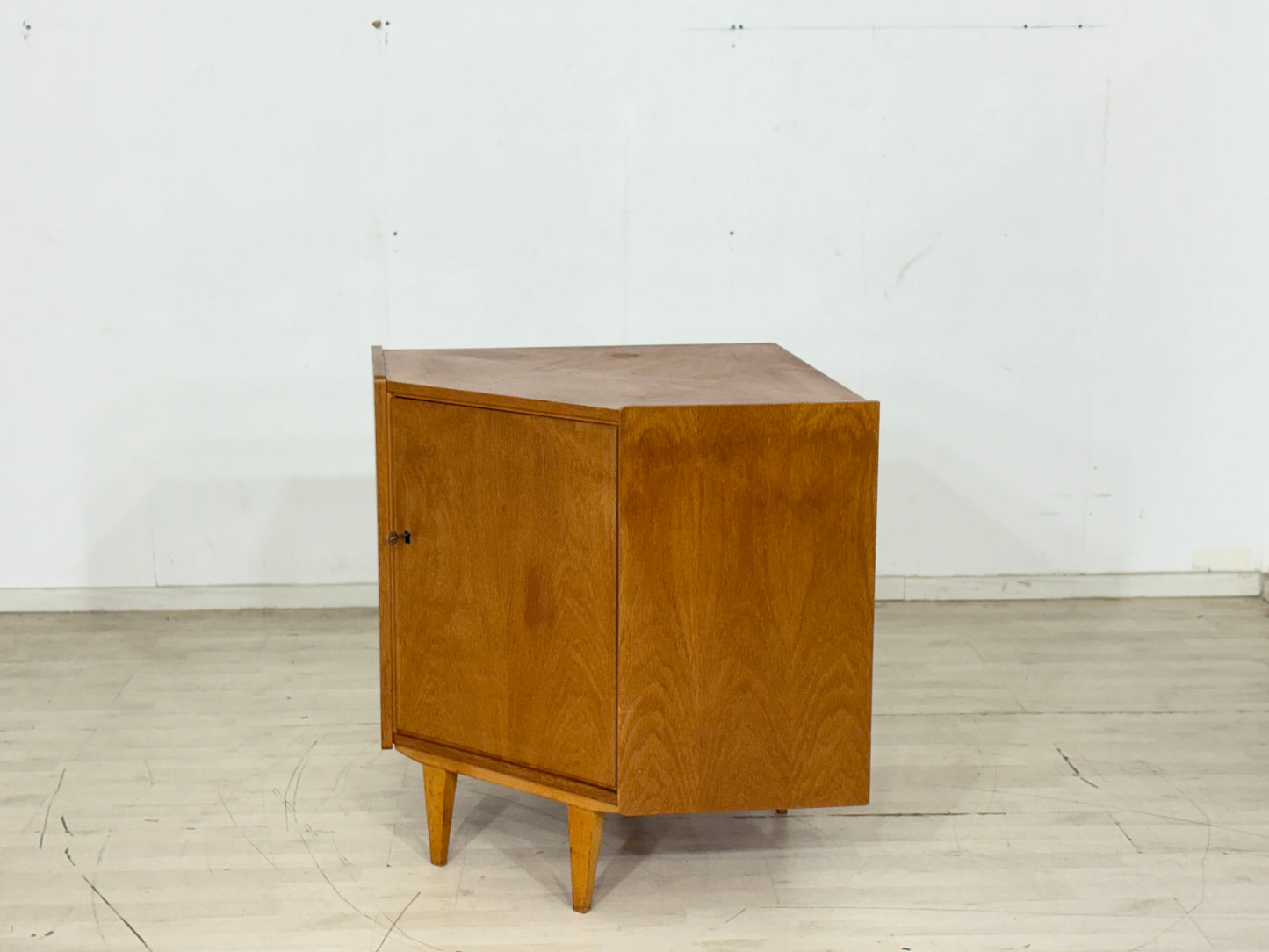 Mid-Century Eckschrank / Vintage Wohnzimmerschrank – 60er Jahre