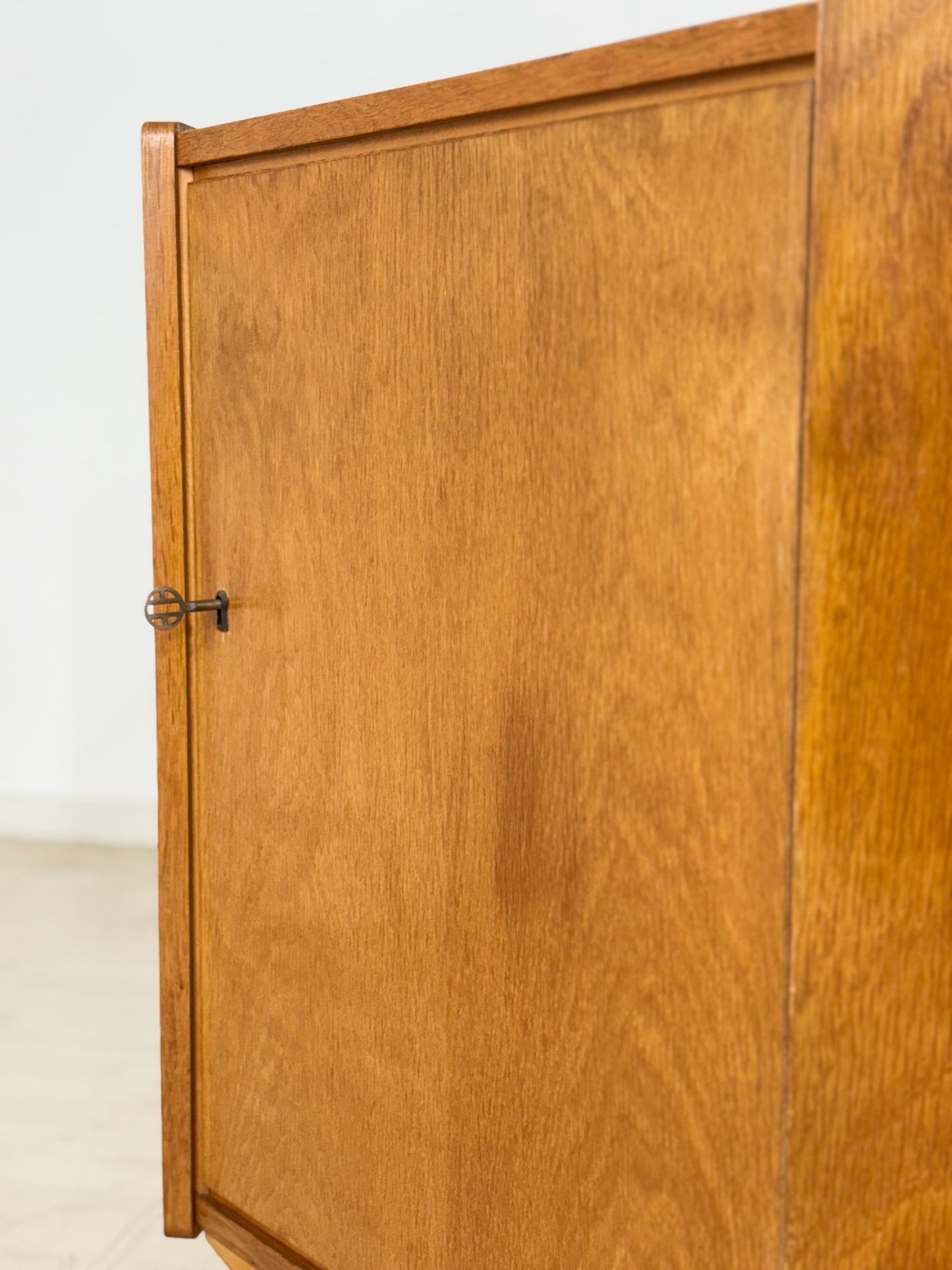 Mid-Century Eckschrank / Vintage Wohnzimmerschrank – 60er Jahre