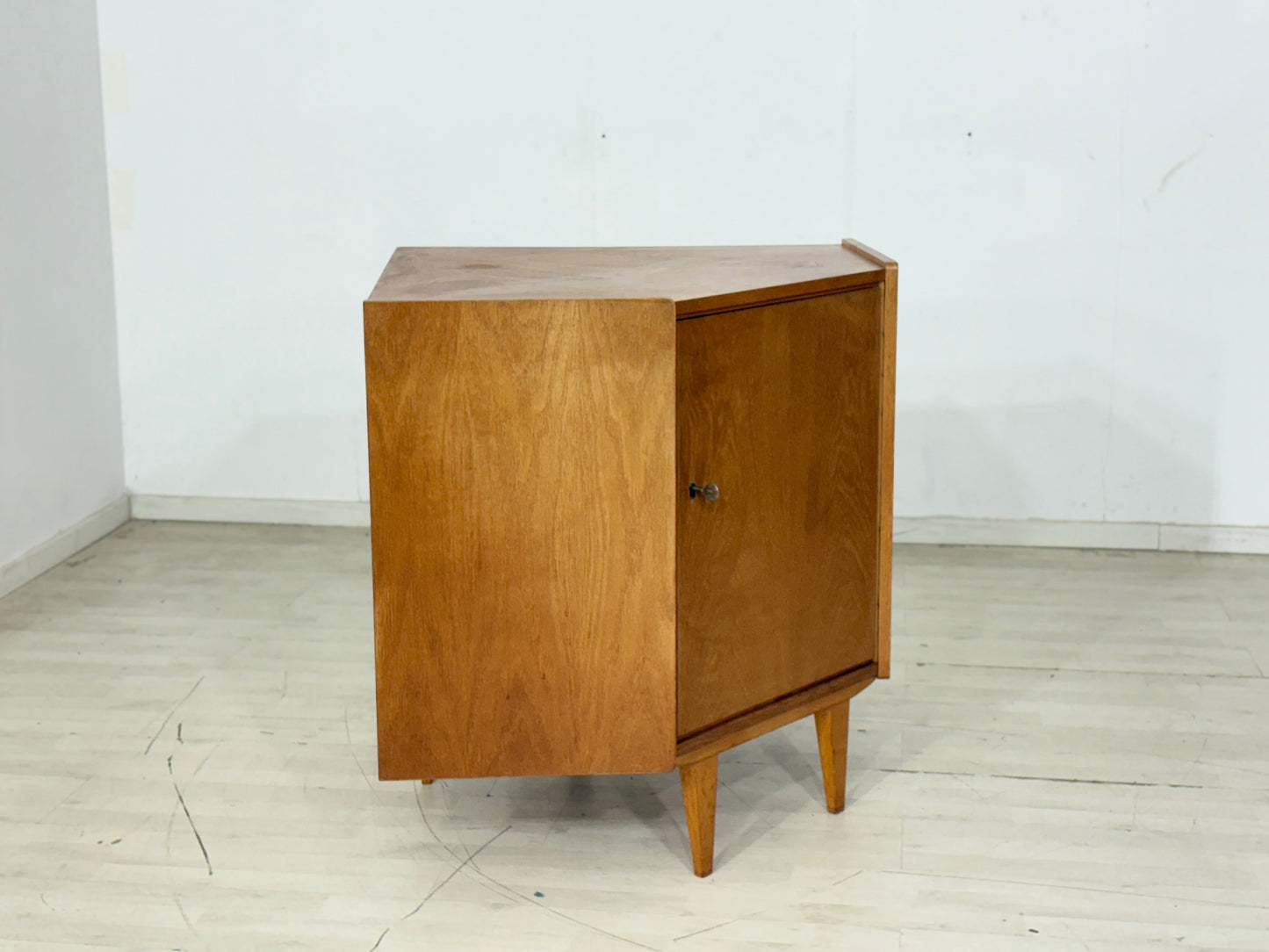Mid-Century Eckschrank / Vintage Wohnzimmerschrank – 60er Jahre