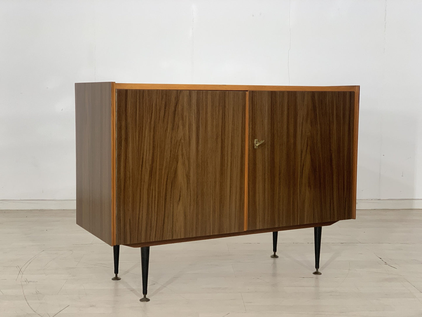 MID CENTURY KOMMODE ANRICHTE SIDEBOARD FLURSCHRANK SCHRANK VINTAGE