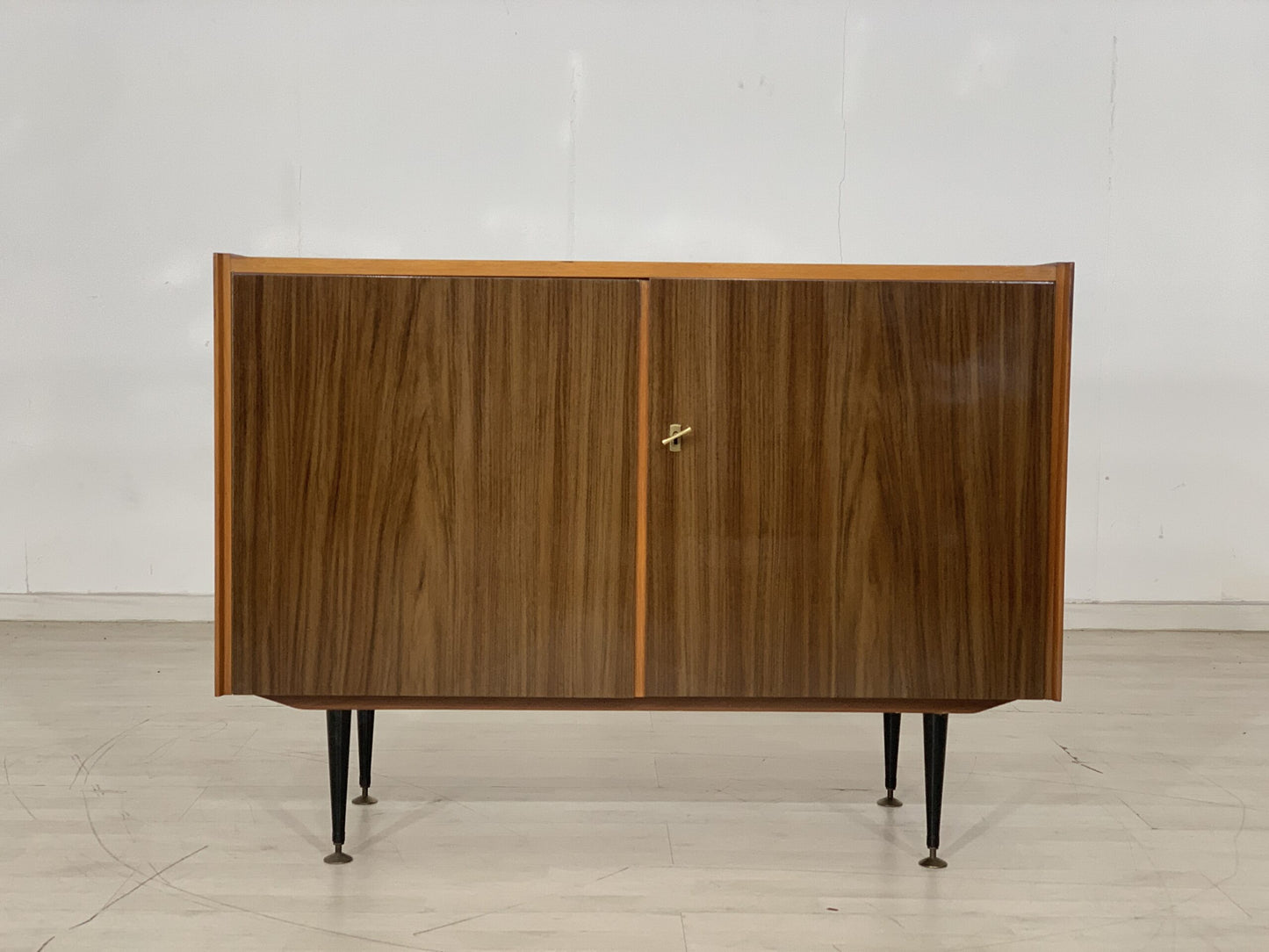 MID CENTURY KOMMODE ANRICHTE SIDEBOARD FLURSCHRANK SCHRANK VINTAGE