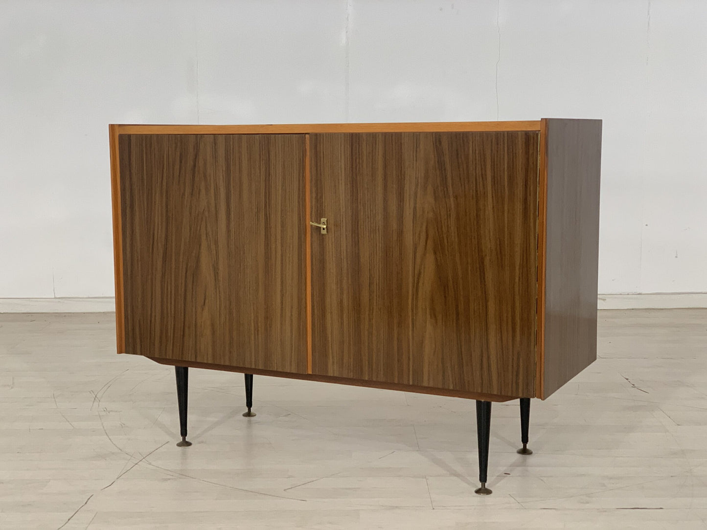 MID CENTURY KOMMODE ANRICHTE SIDEBOARD FLURSCHRANK SCHRANK VINTAGE