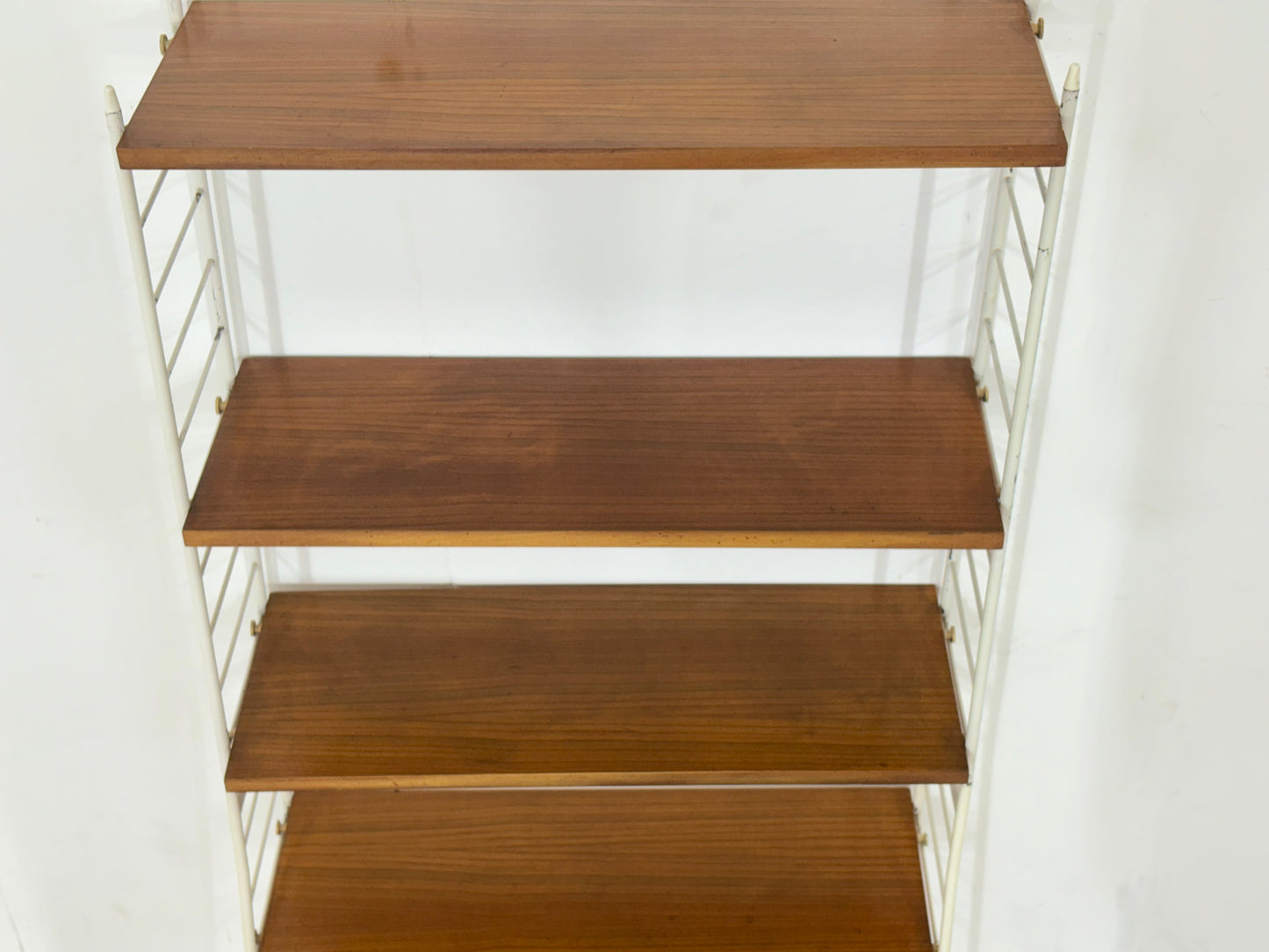 String Regal / Wandregal – Mid-Century Design