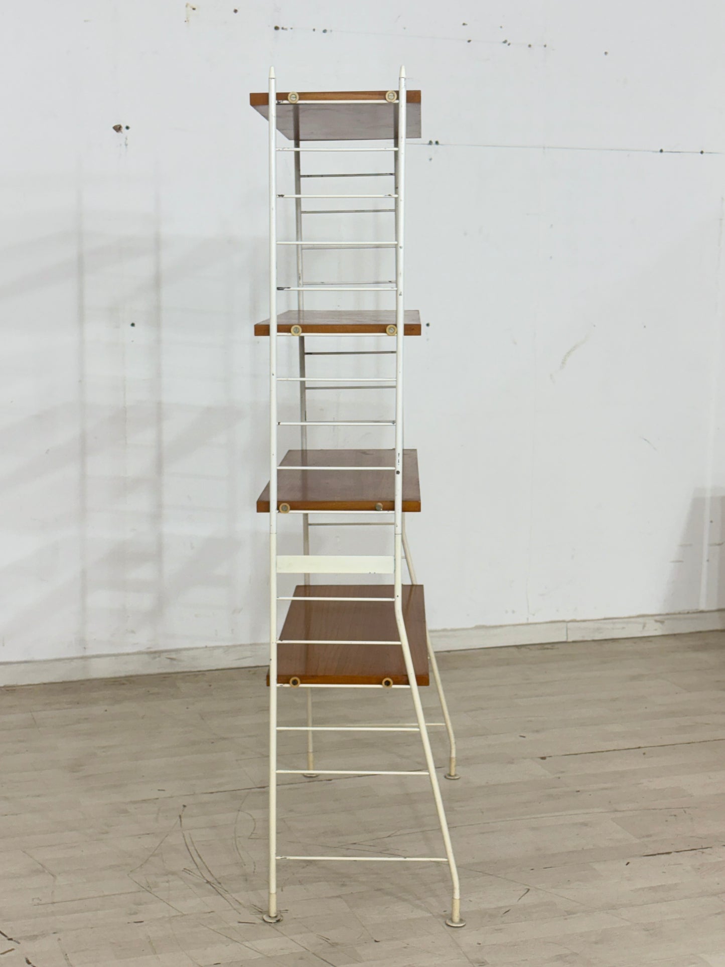 String Regal / Wandregal – Mid-Century Design