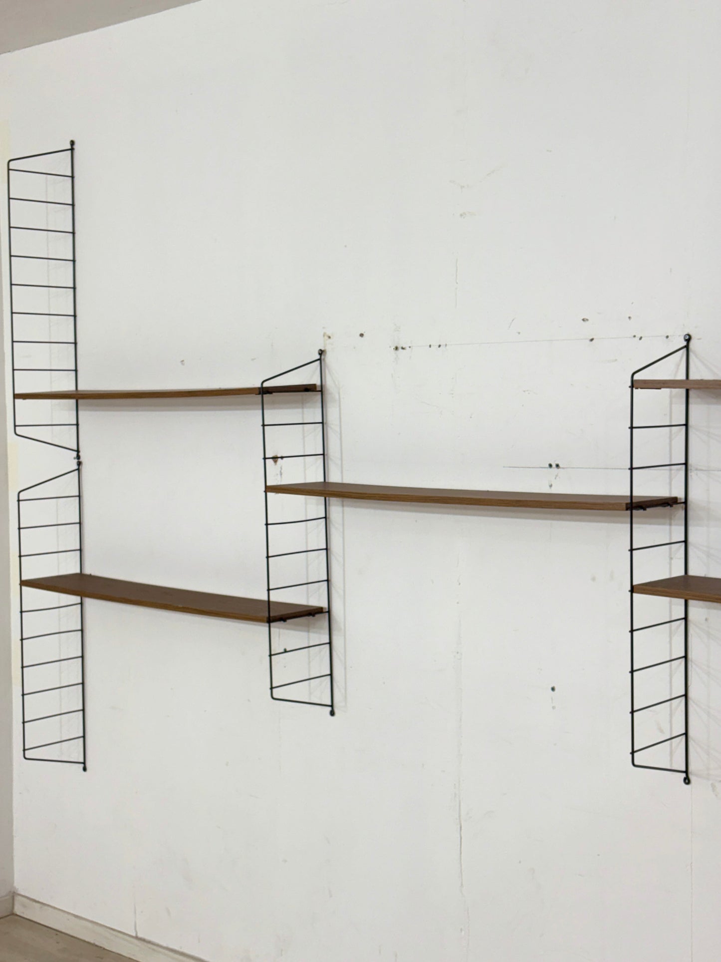 Schöner String Regal / Wandregal – Mid-Century Design
