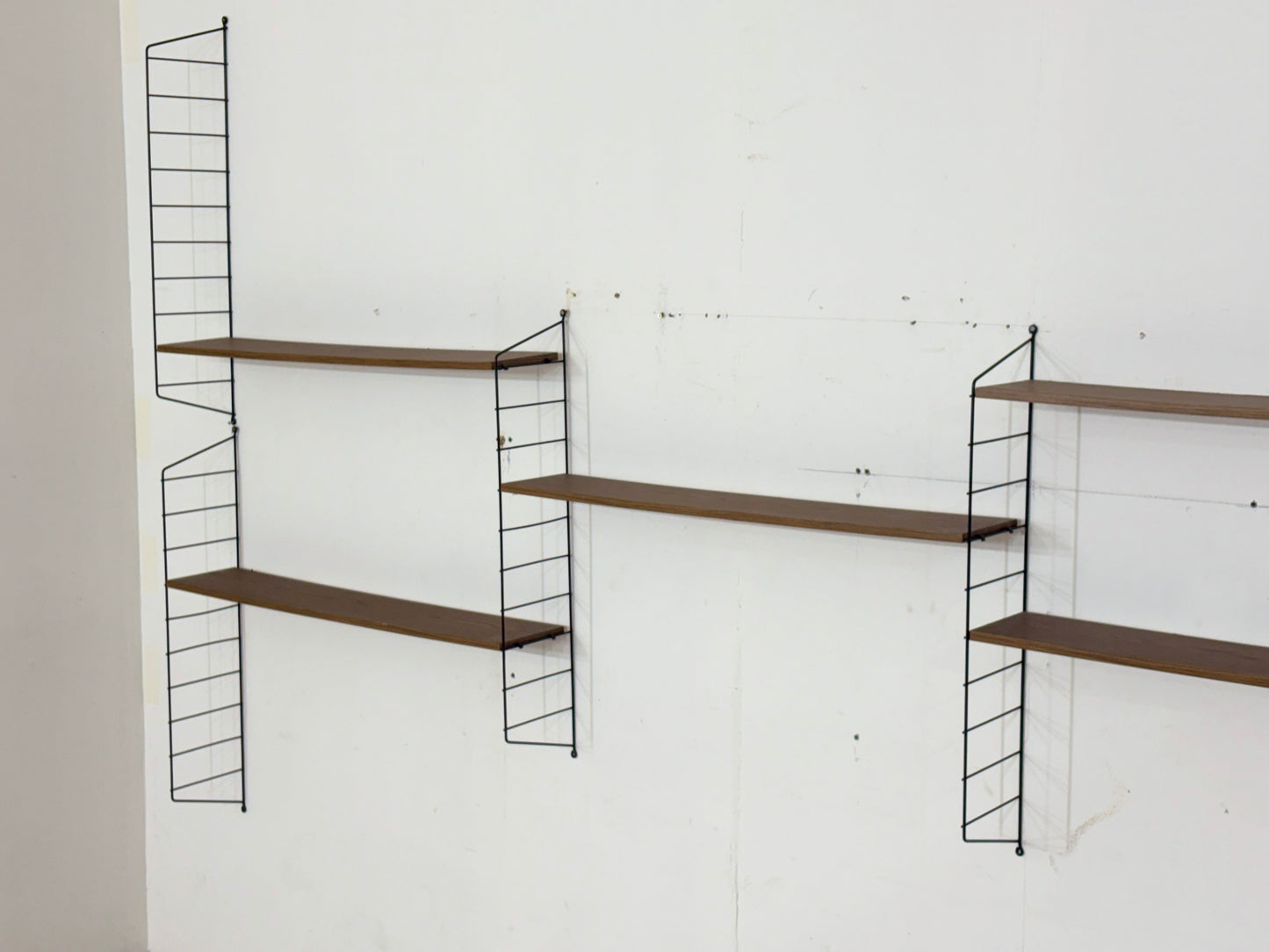 Schöner String Regal / Wandregal – Mid-Century Design