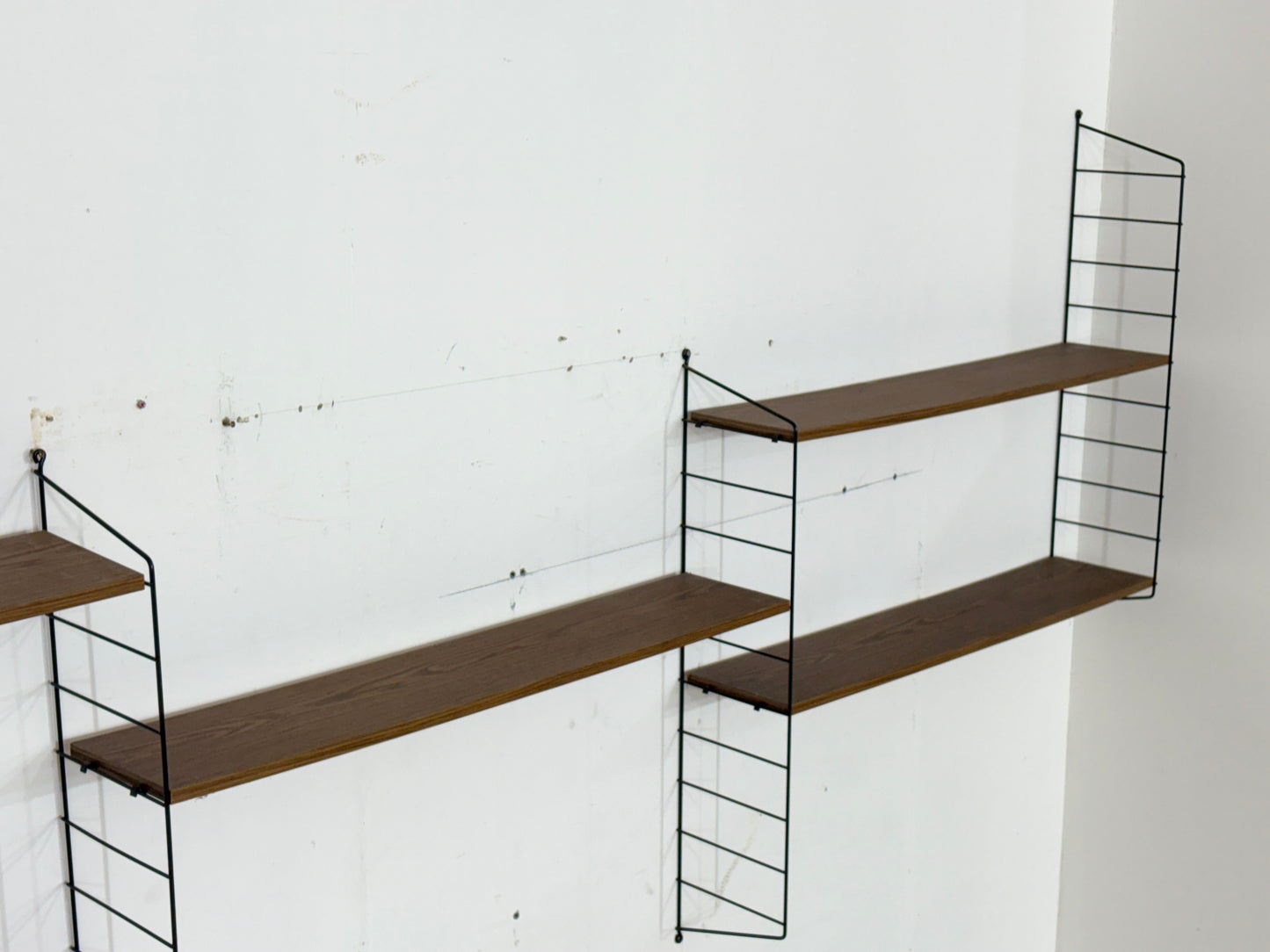 Schöner String Regal / Wandregal – Mid-Century Design