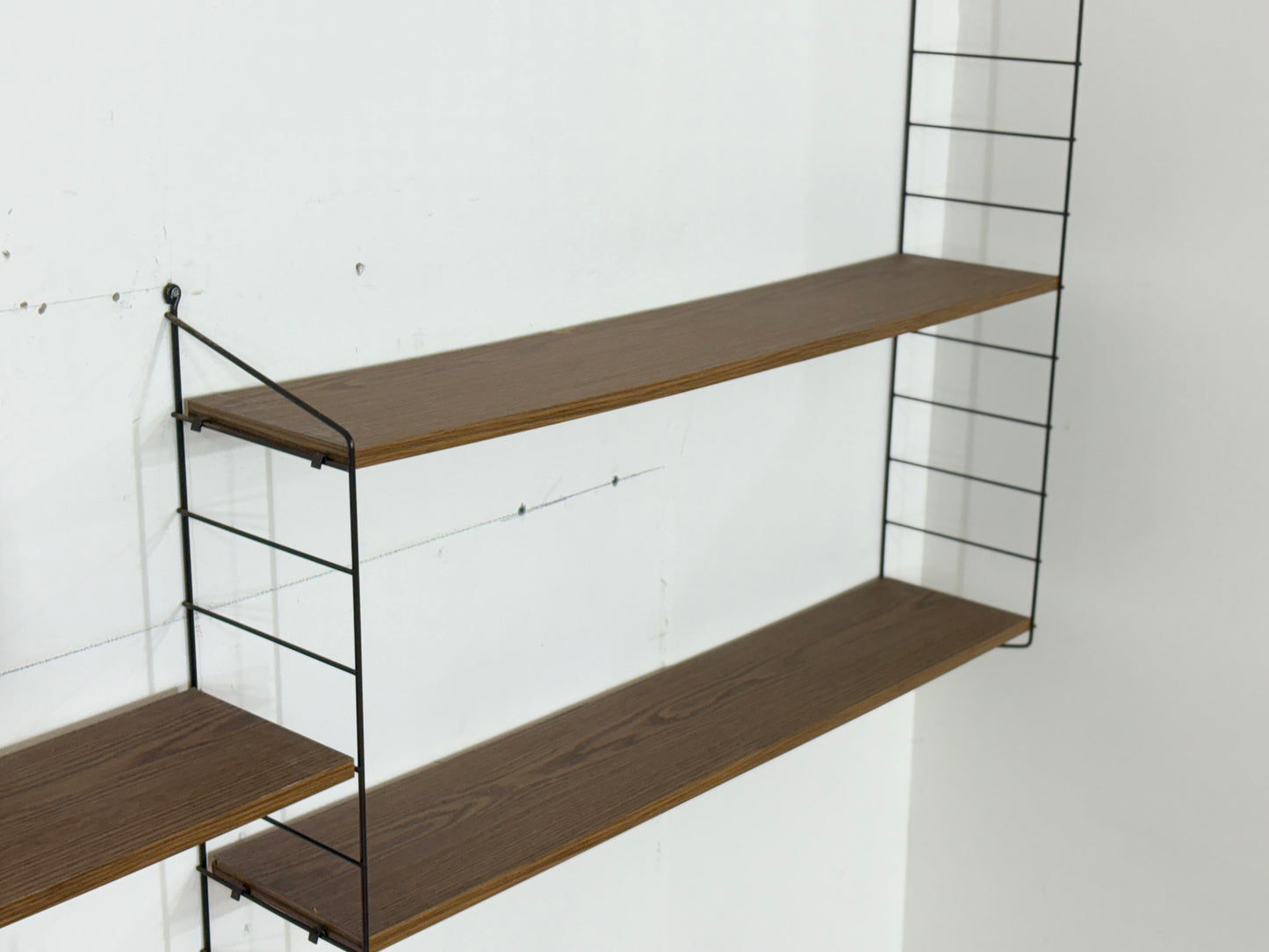 Schöner String Regal / Wandregal – Mid-Century Design