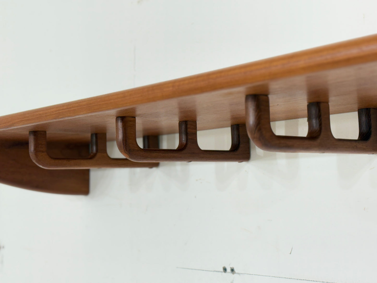 Teak Wandgarderobe / Kleiderständer – Mid-Century Design