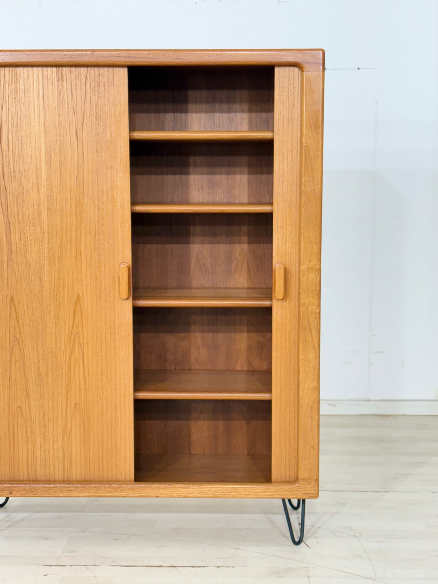 Drylund Teak Schrank / Jalousietür Wäscheschrank / Vintage Highboard