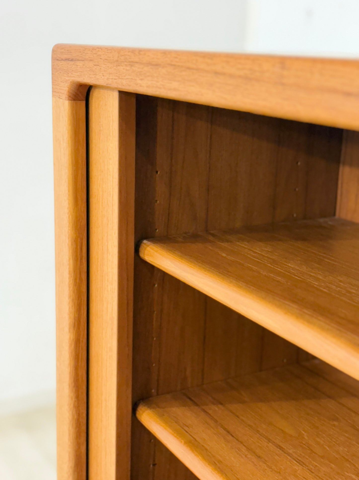 Drylund Teak Schrank / Jalousietür Wäscheschrank / Vintage Highboard