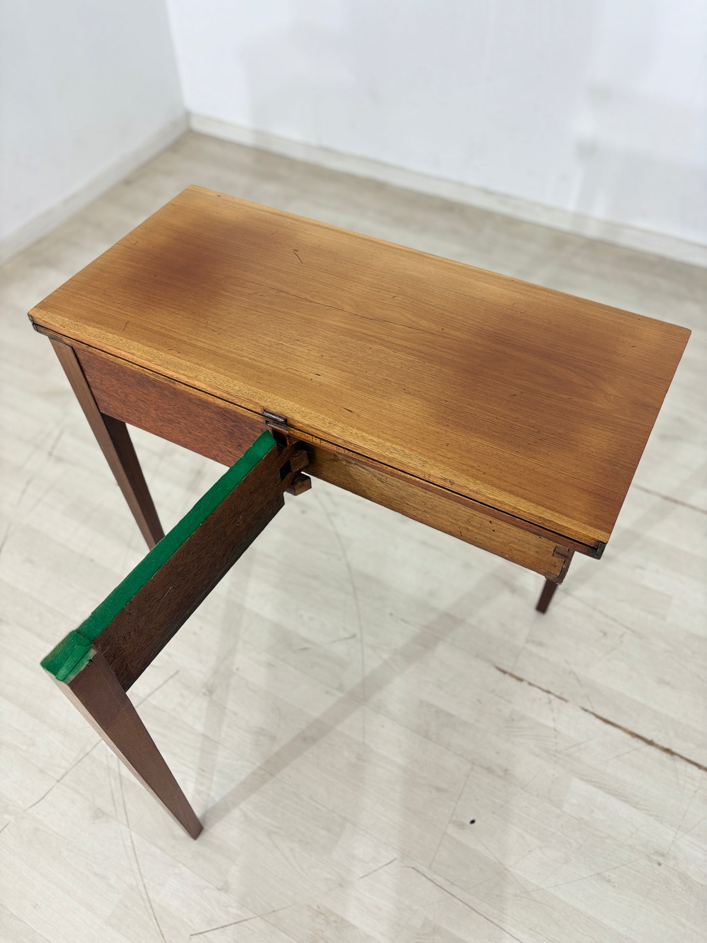 Schöner antiker Konsoltisch / Schreibtisch / Tisch / Mahagoni Kommode