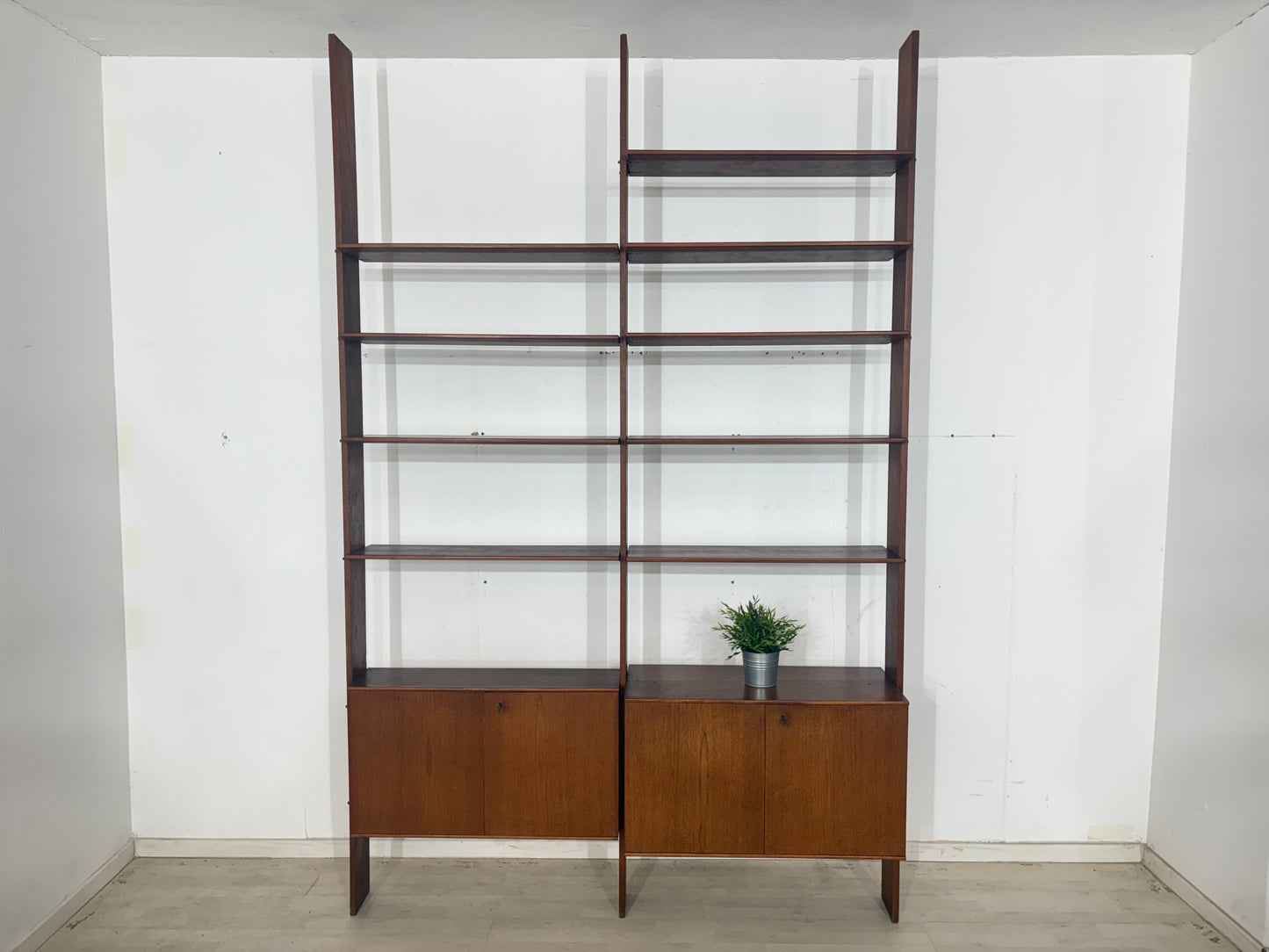 Mid-Century Teak Freischwinger / Wandregal / Regalsystem 60er Jahre