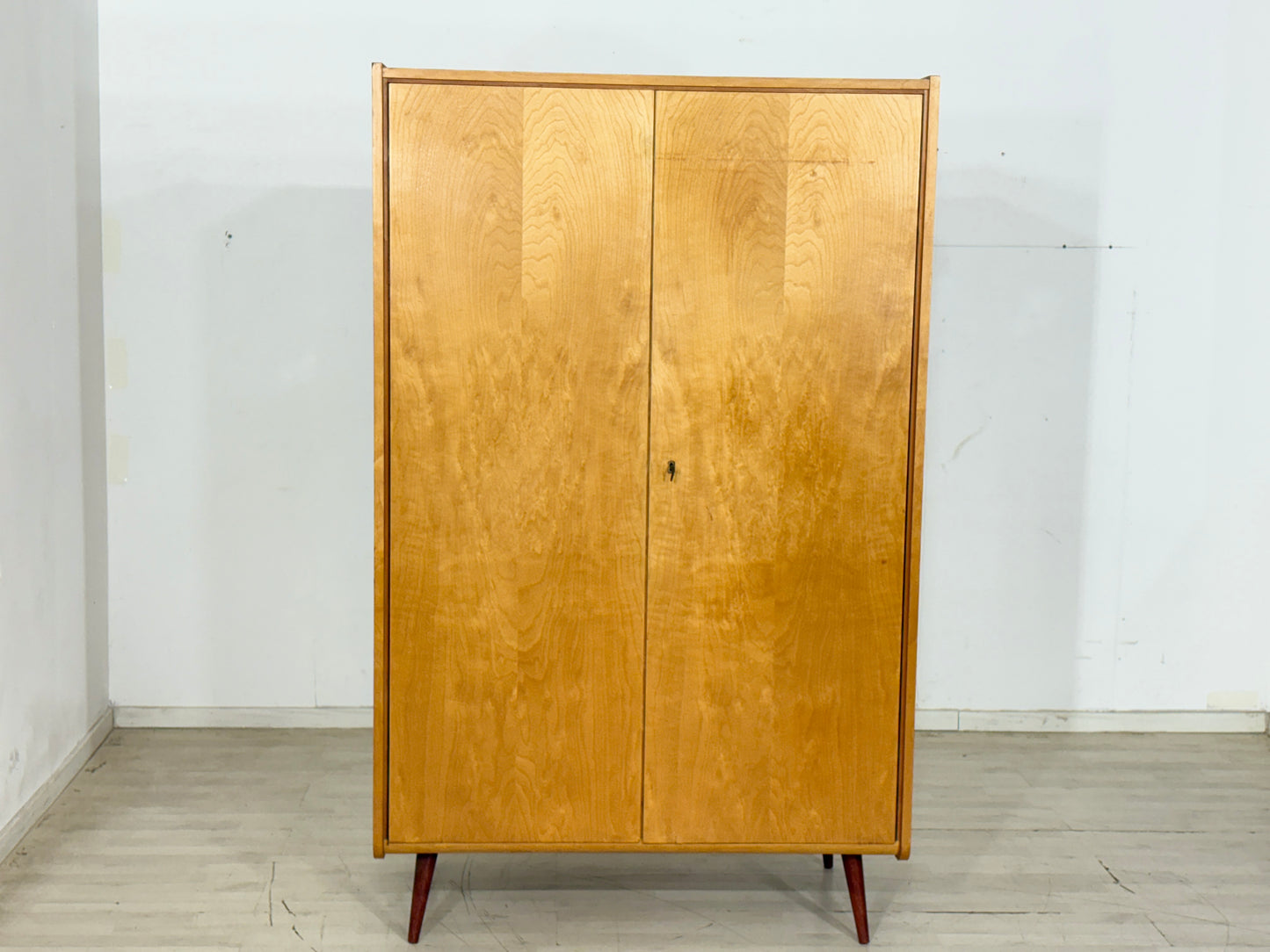 Zweitüriger Vintage Kleiderschrank Holz Schrank Schlafzimmerschrank