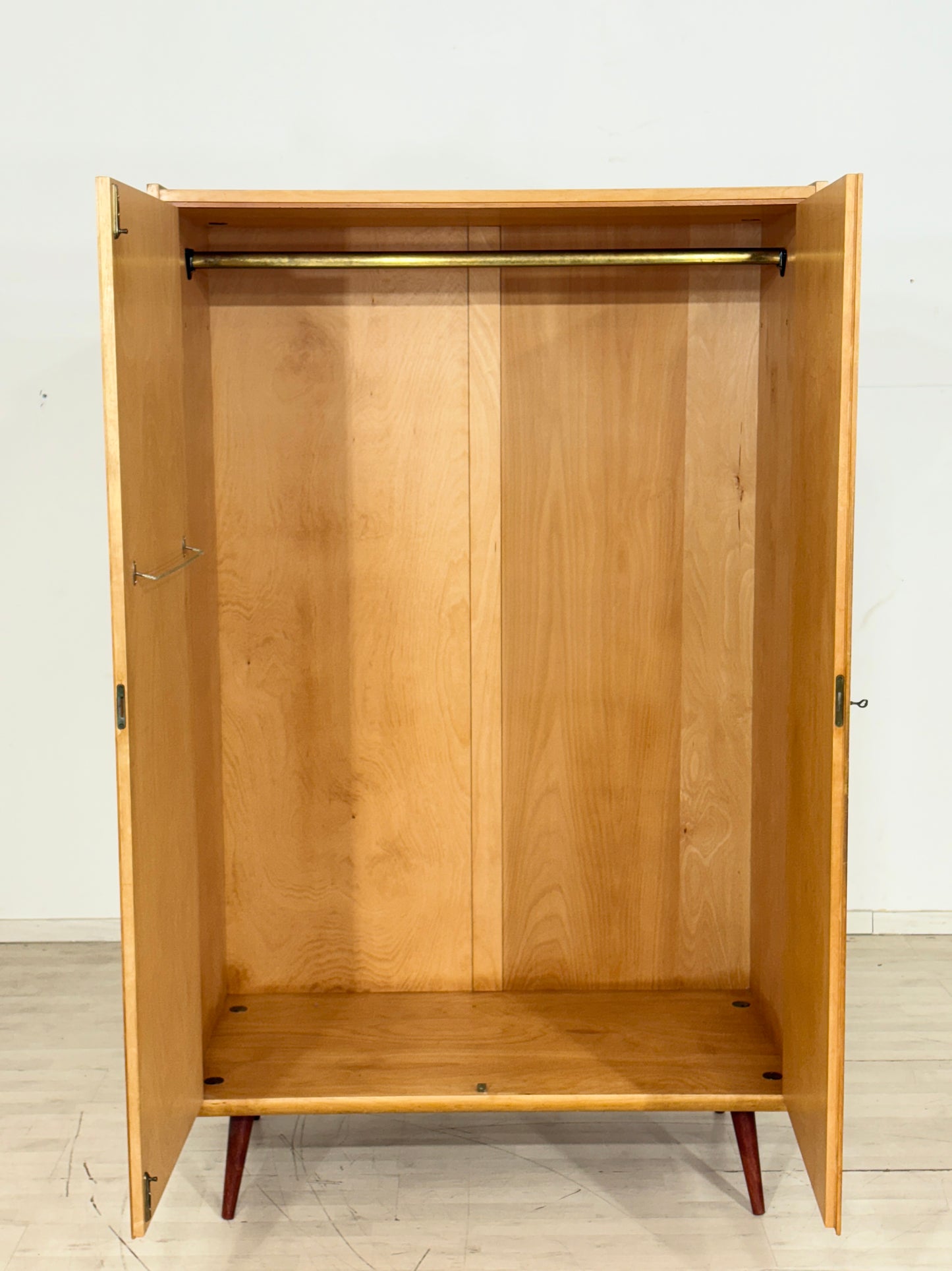 Zweitüriger Vintage Kleiderschrank Holz Schrank Schlafzimmerschrank