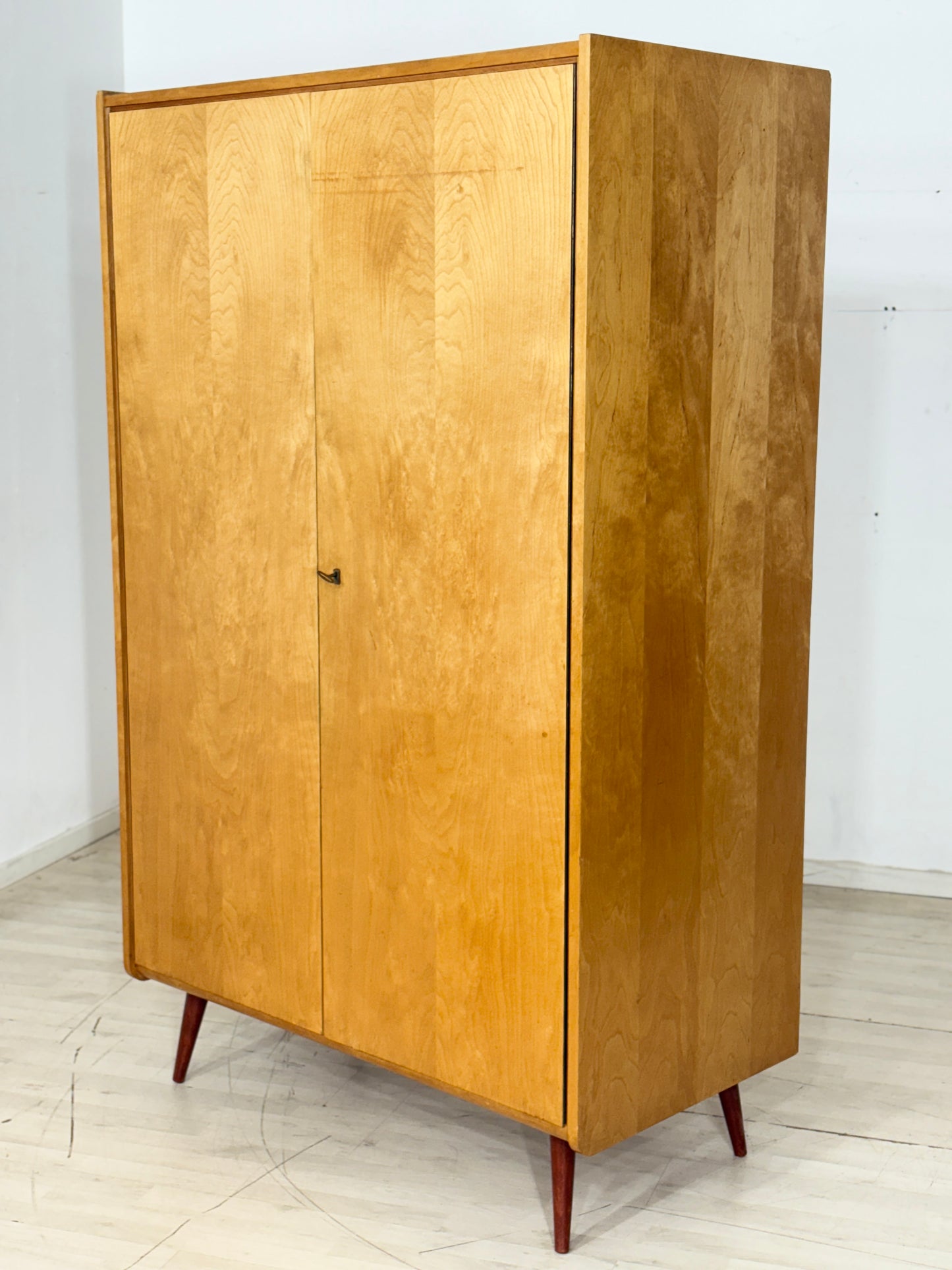 Zweitüriger Vintage Kleiderschrank Holz Schrank Schlafzimmerschrank