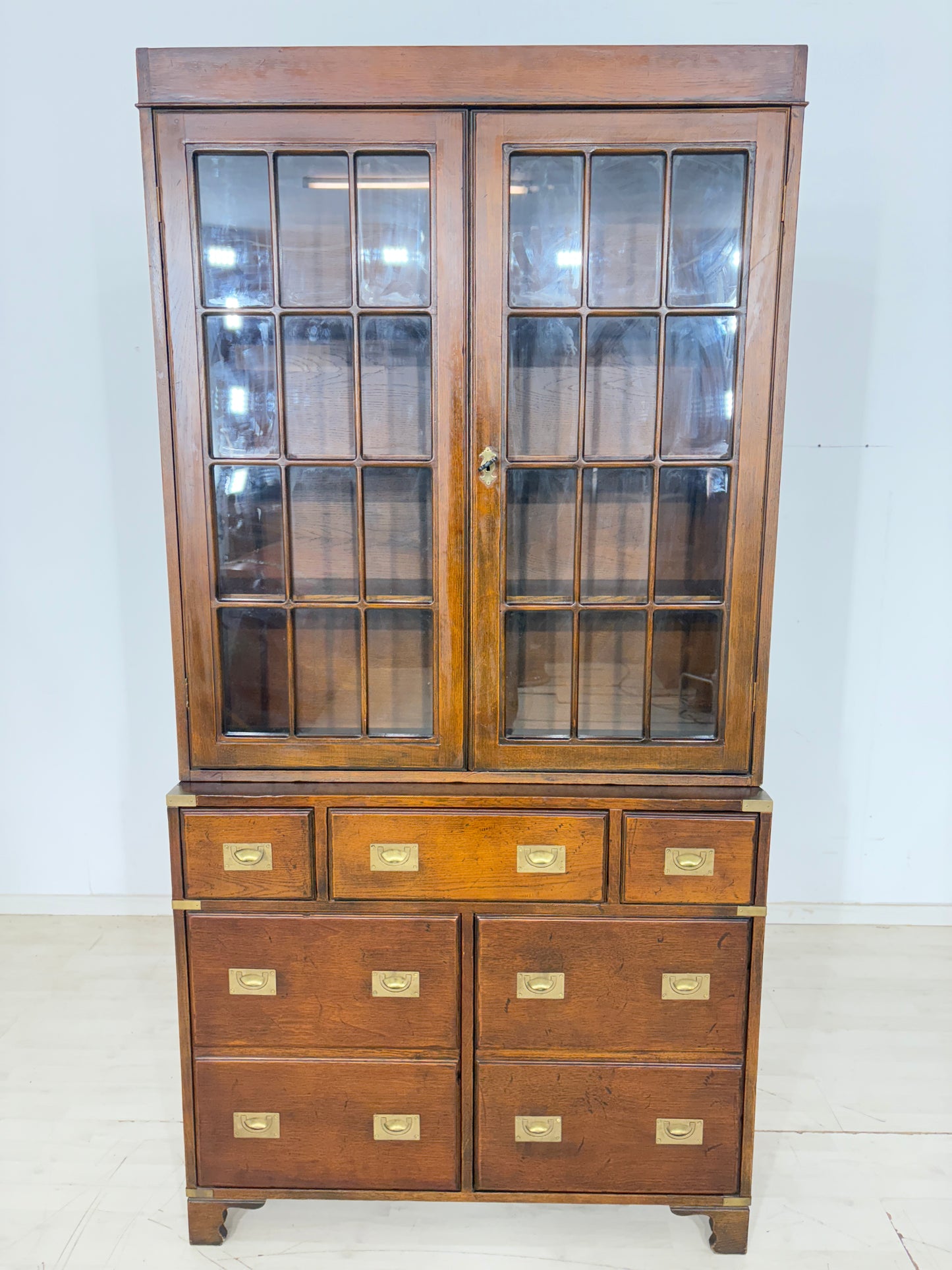 Vitrine Englischer Kolonialstil / Mahagoni-Vitrinenschrank / Bücherschrank / Vitrine
