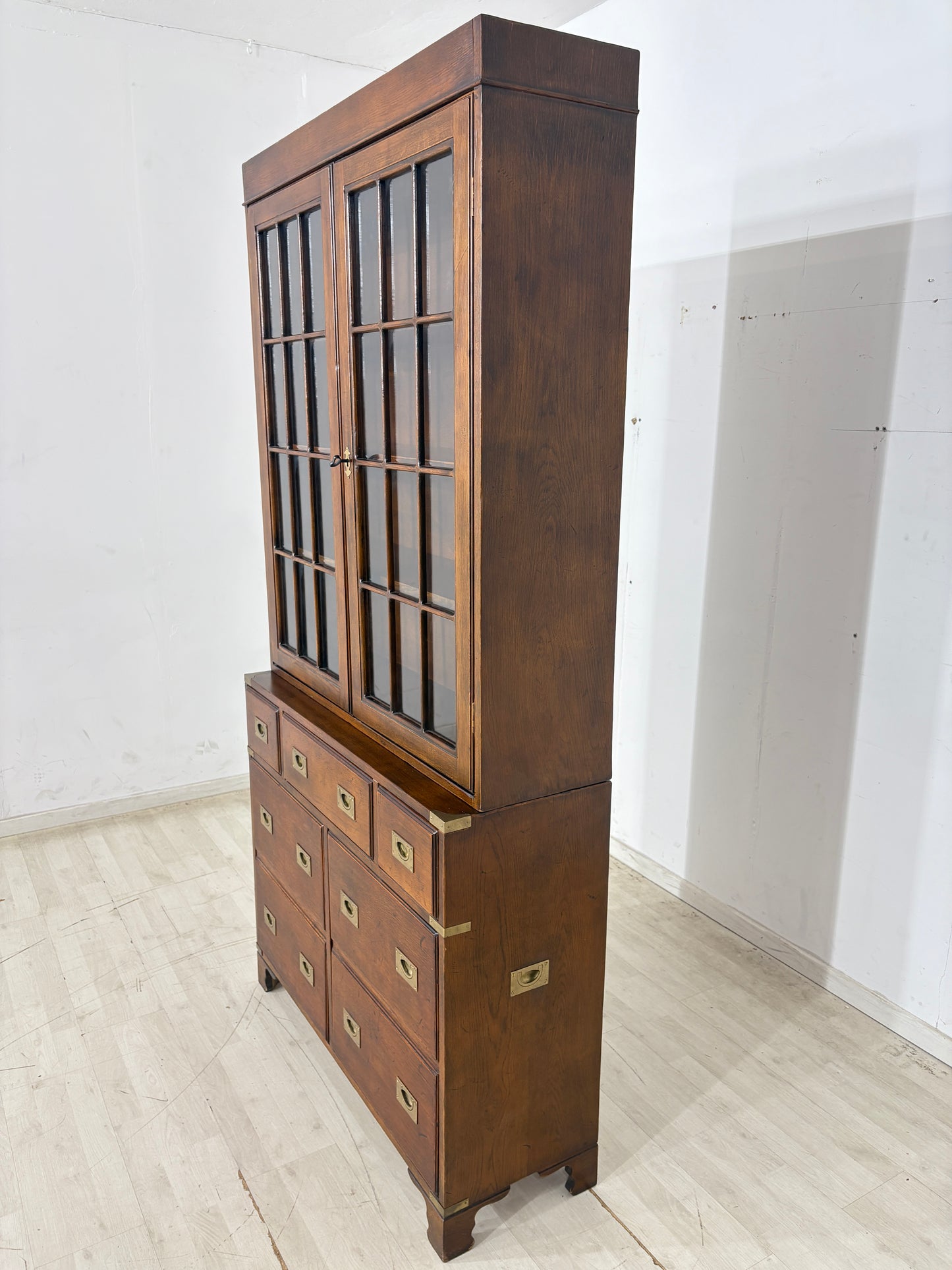 Vitrine Englischer Kolonialstil / Mahagoni-Vitrinenschrank / Bücherschrank / Vitrine