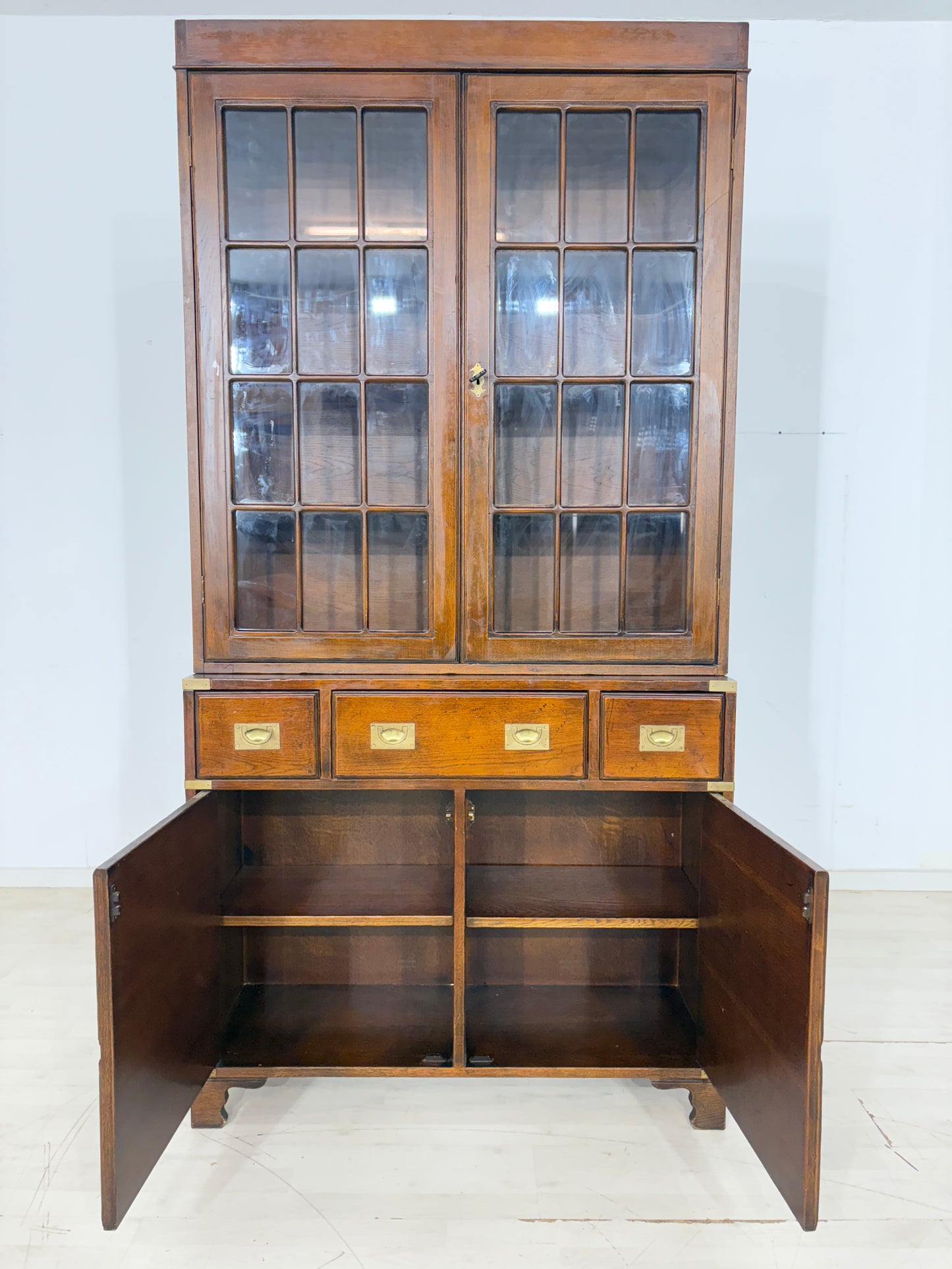 Vitrine Englischer Kolonialstil / Mahagoni-Vitrinenschrank / Bücherschrank / Vitrine