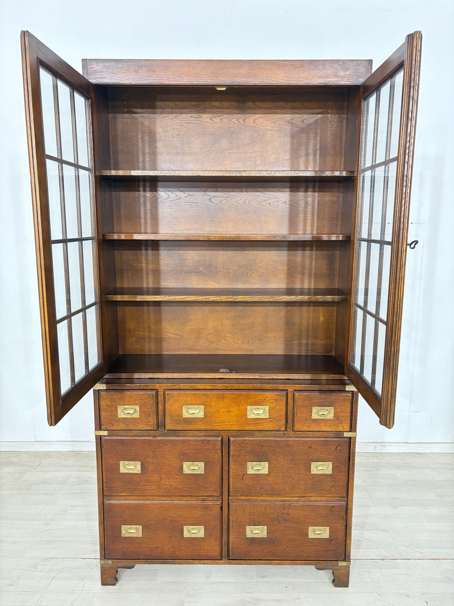 Vitrine Englischer Kolonialstil / Mahagoni-Vitrinenschrank / Bücherschrank / Vitrine