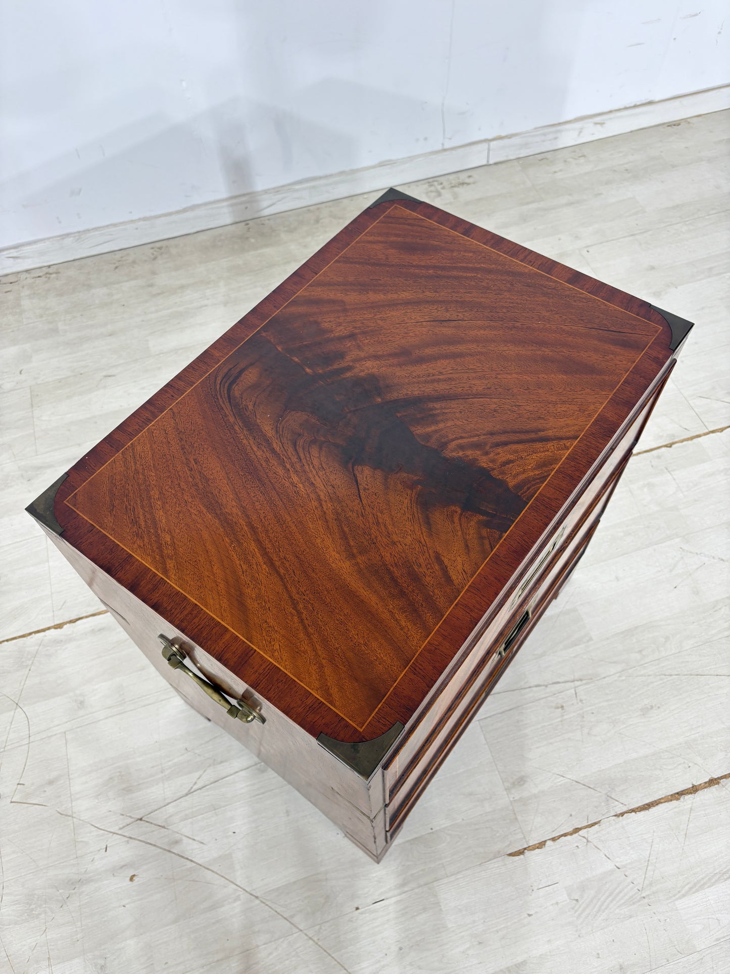 English Kolinalstil-Kommode / Barschrank / Anrichte-Mahagoni / Minibar